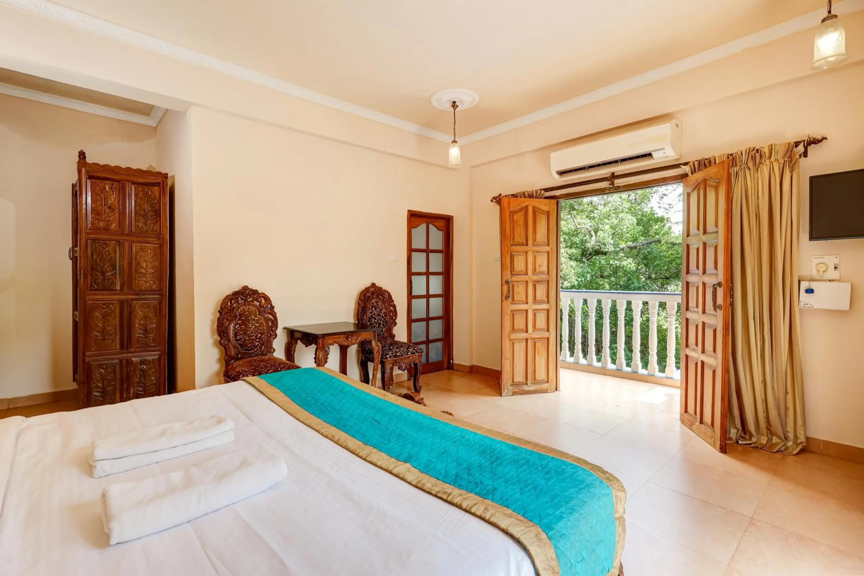 Bed in Mayflower Beach Resort