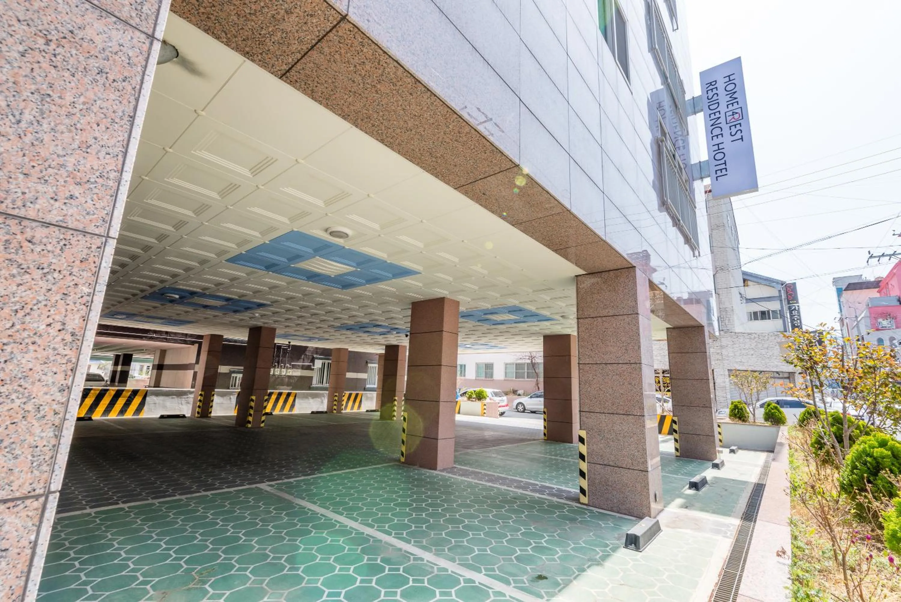 Facade/entrance in Home Fourest Residence Hotel Okpo