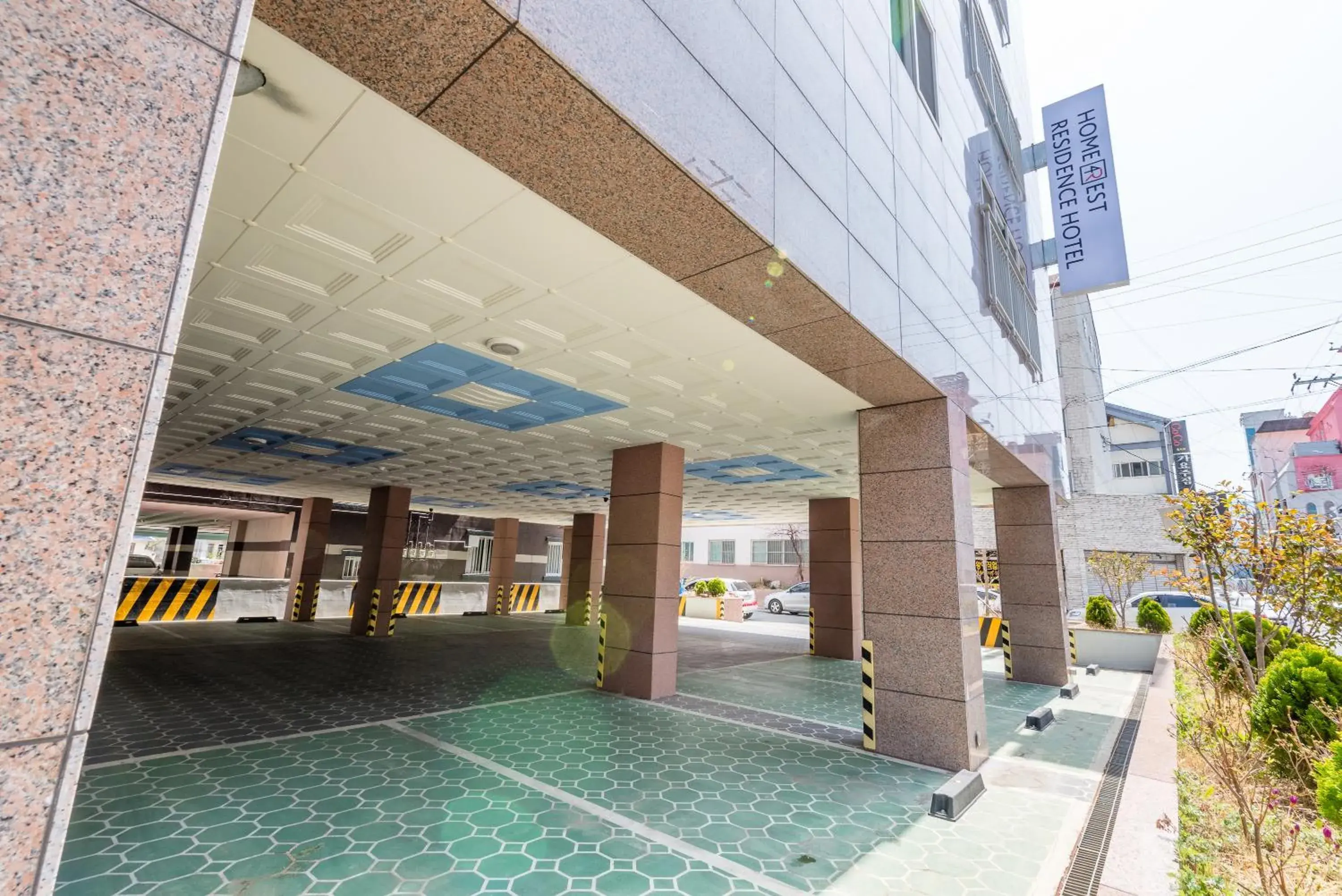 Facade/entrance in Home Fourest Residence Hotel Okpo Facade/entrance in Home Fourest Residence Hotel Okpo