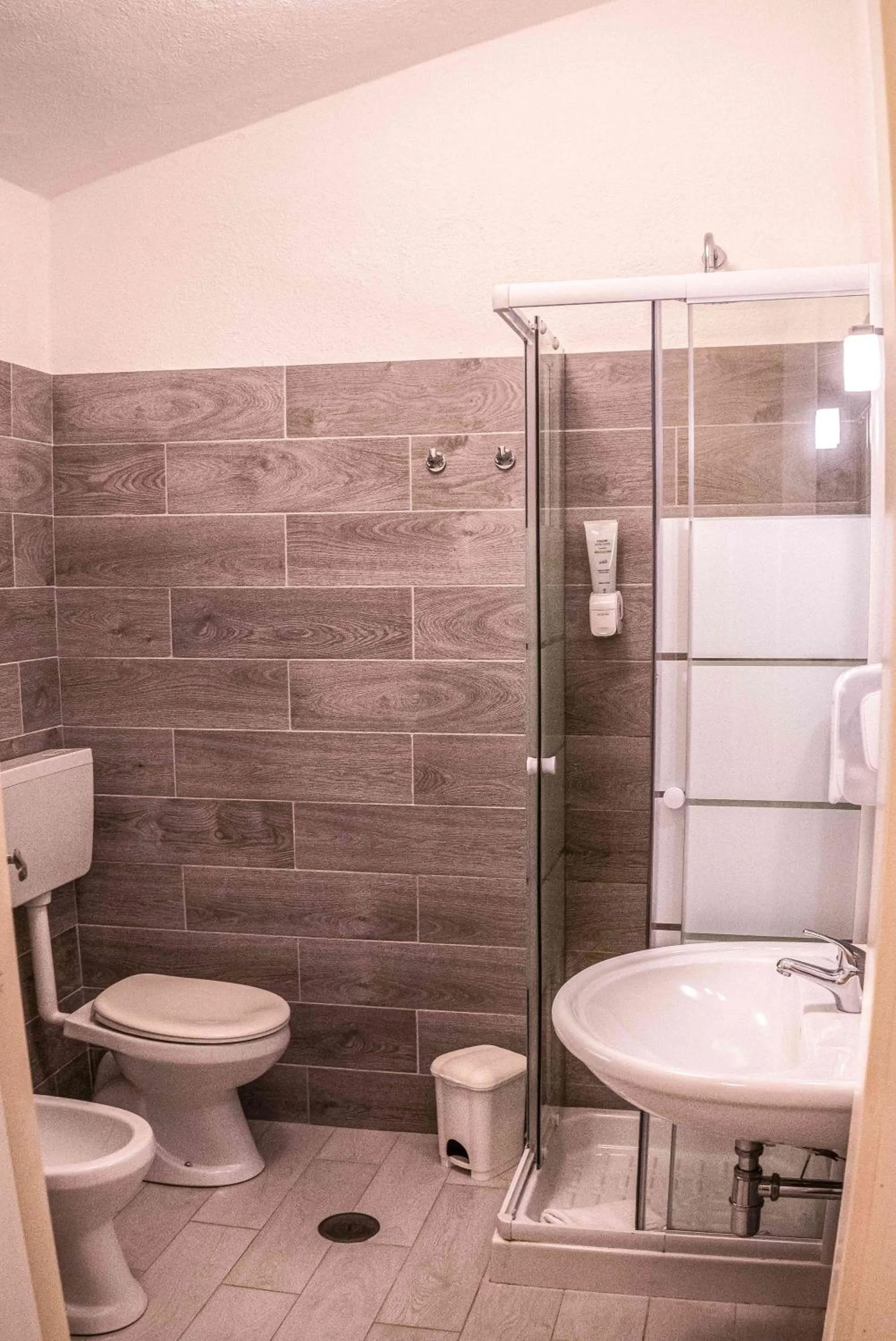 Bathroom in Hotel L'Oleandro