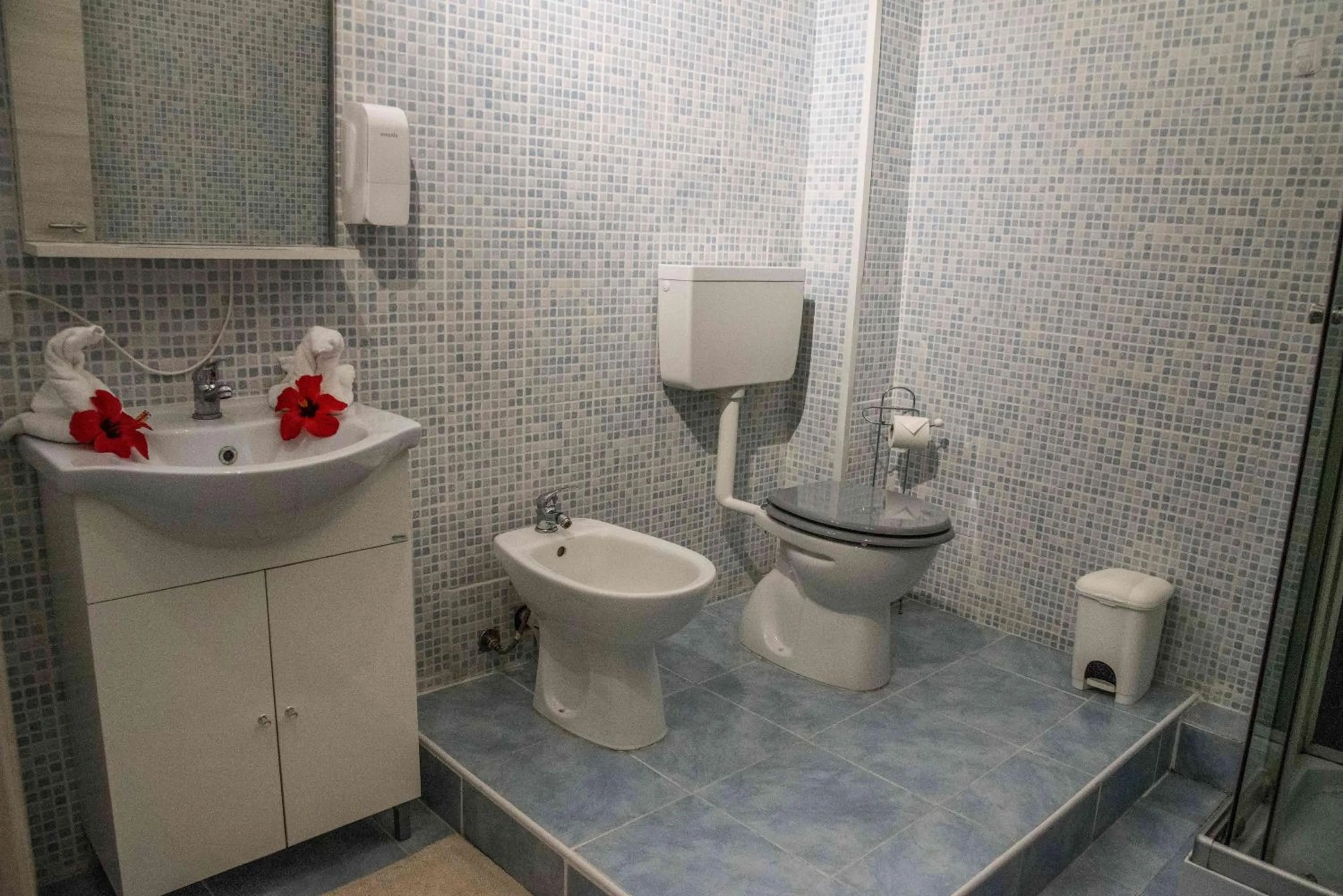 Bathroom in Hotel L'Oleandro