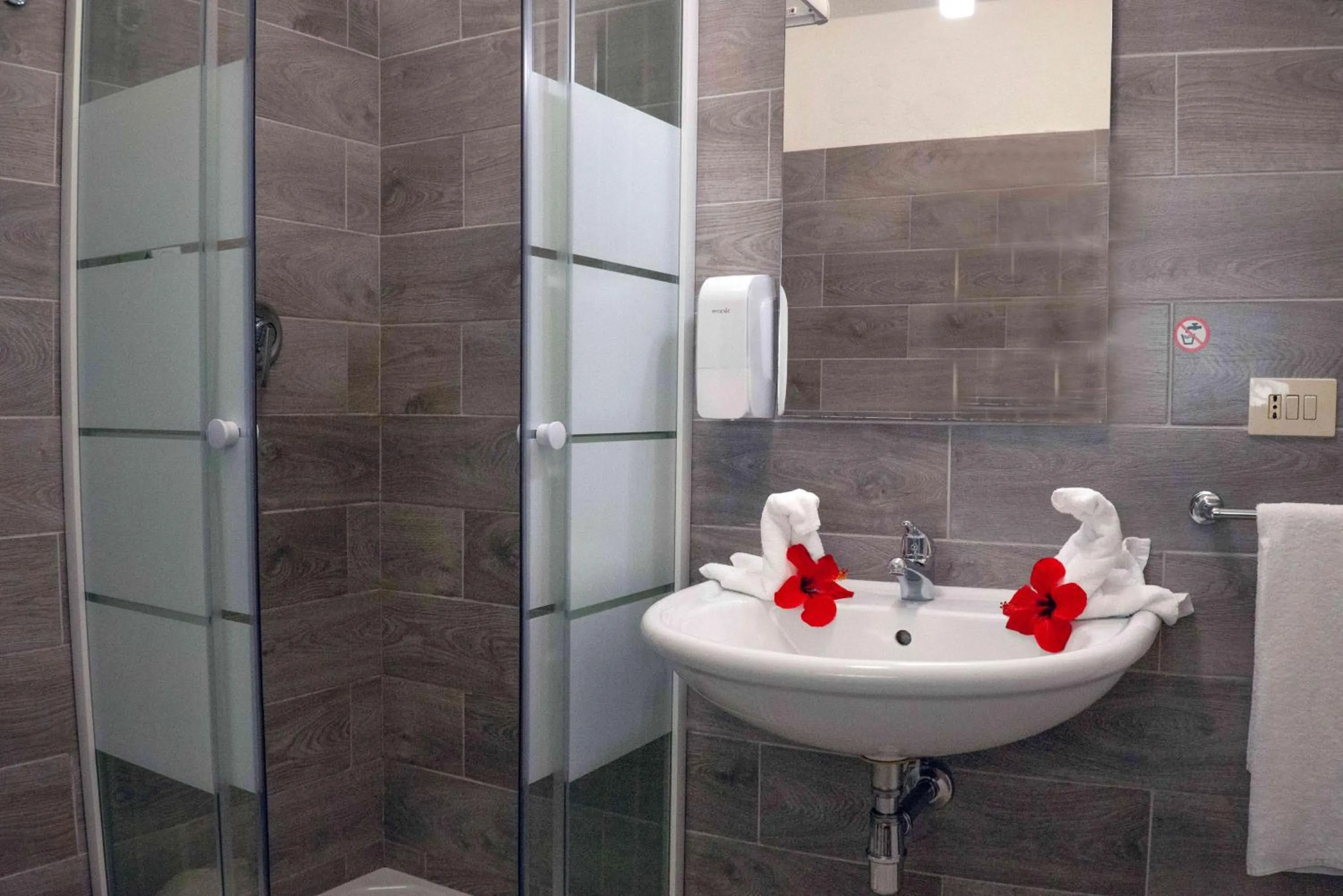 Bathroom in Hotel L'Oleandro