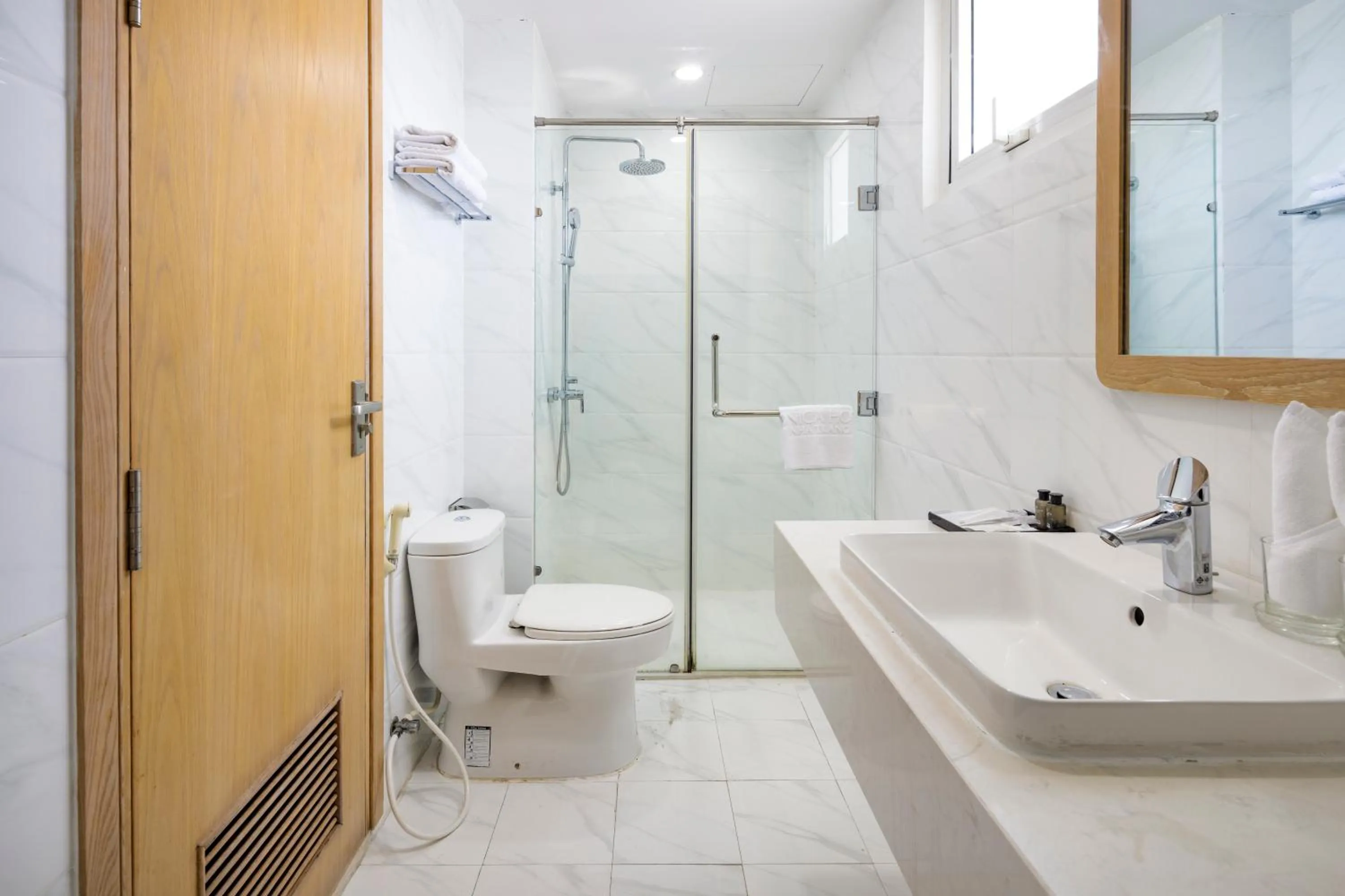 Shower in Gibson Hotel Nha Trang