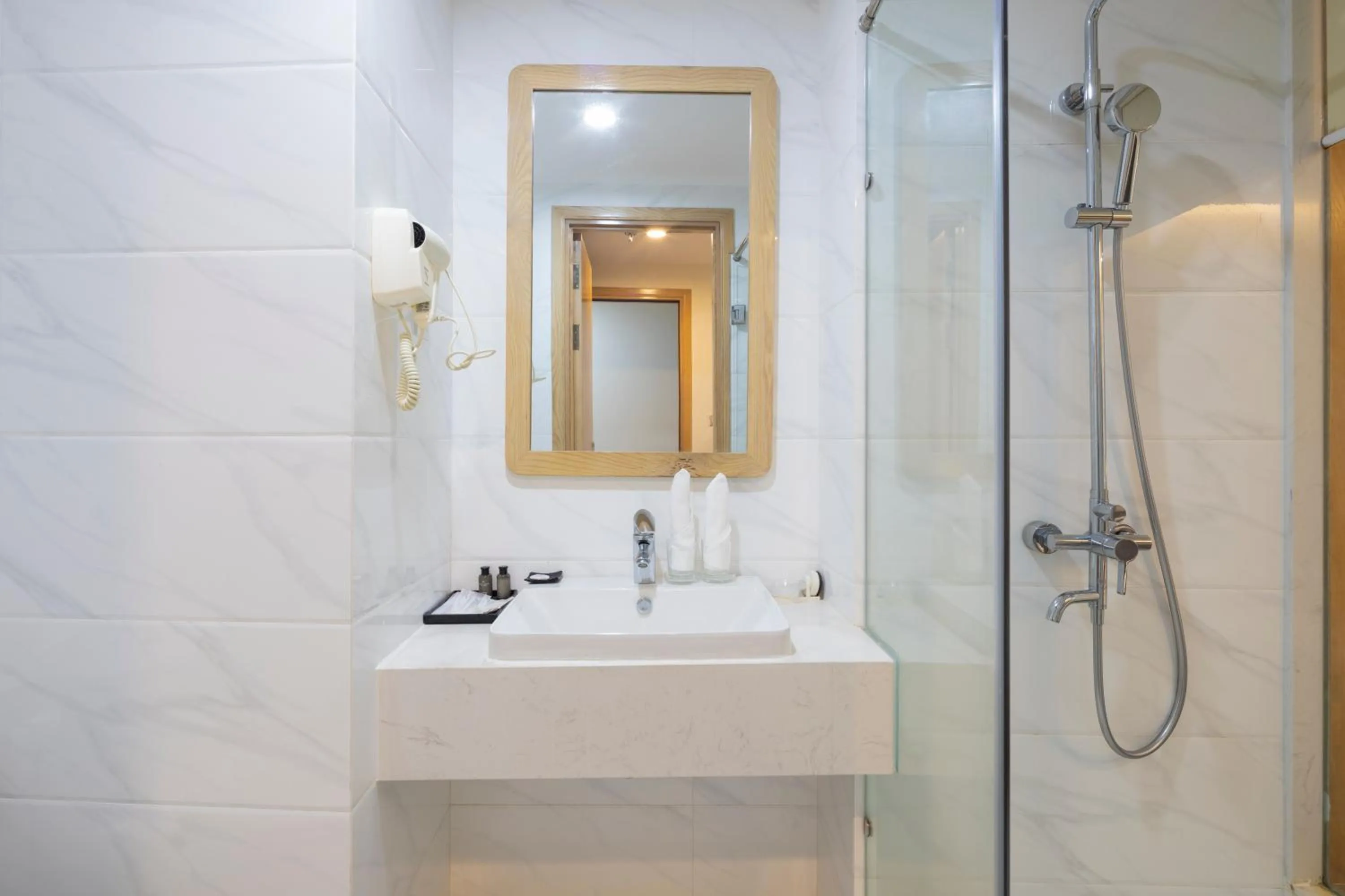 Shower in Gibson Hotel Nha Trang