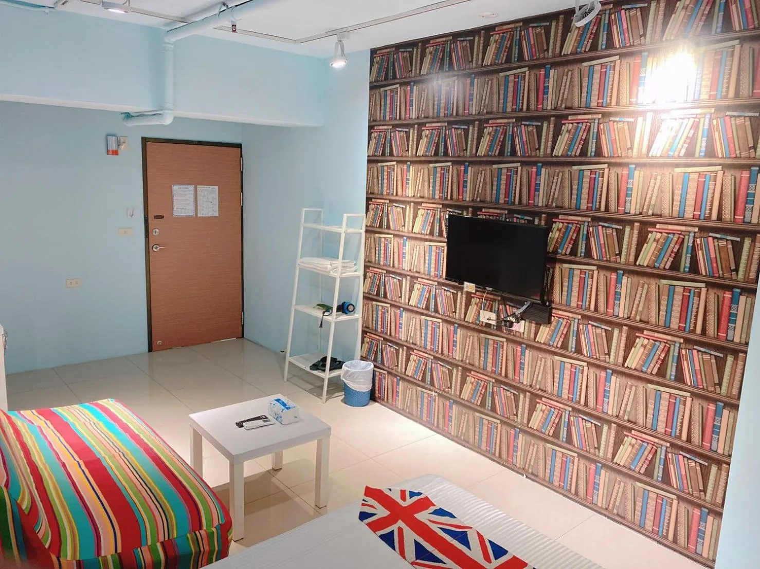 Communal lounge/ TV room, Bed in Kaohsiung I Hi Hotel