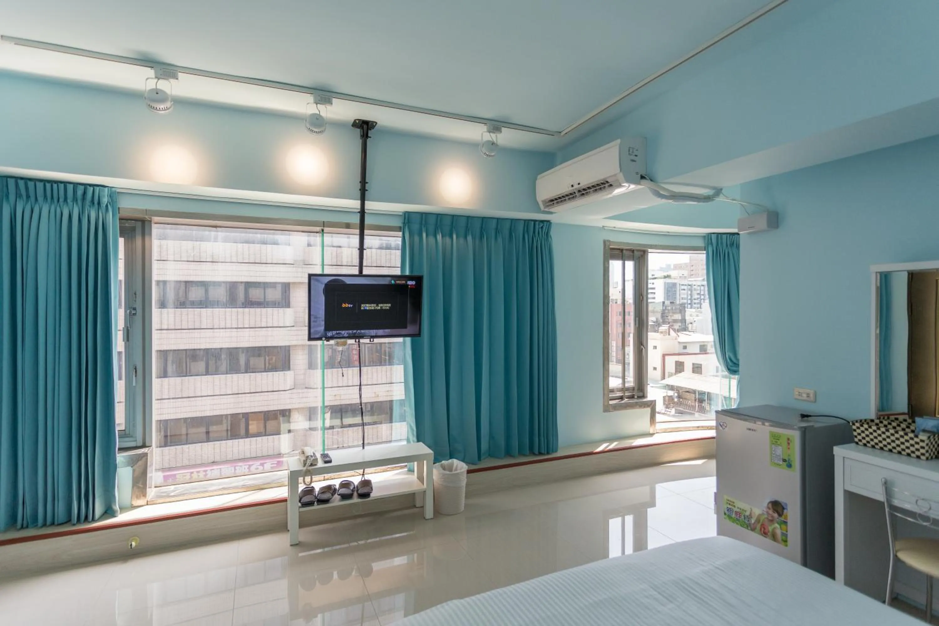 Communal lounge/ TV room, Bed in Kaohsiung I Hi Hotel