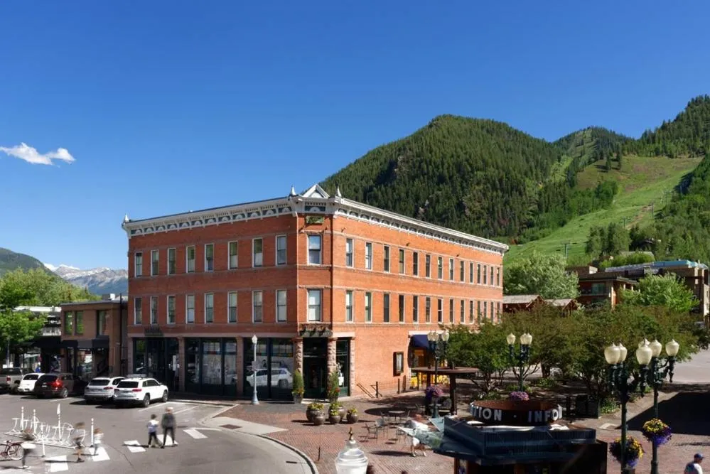 Property building in Independence Square 305, Remodeled, 3rd Floor Hotel Room in Aspen's Best Location
