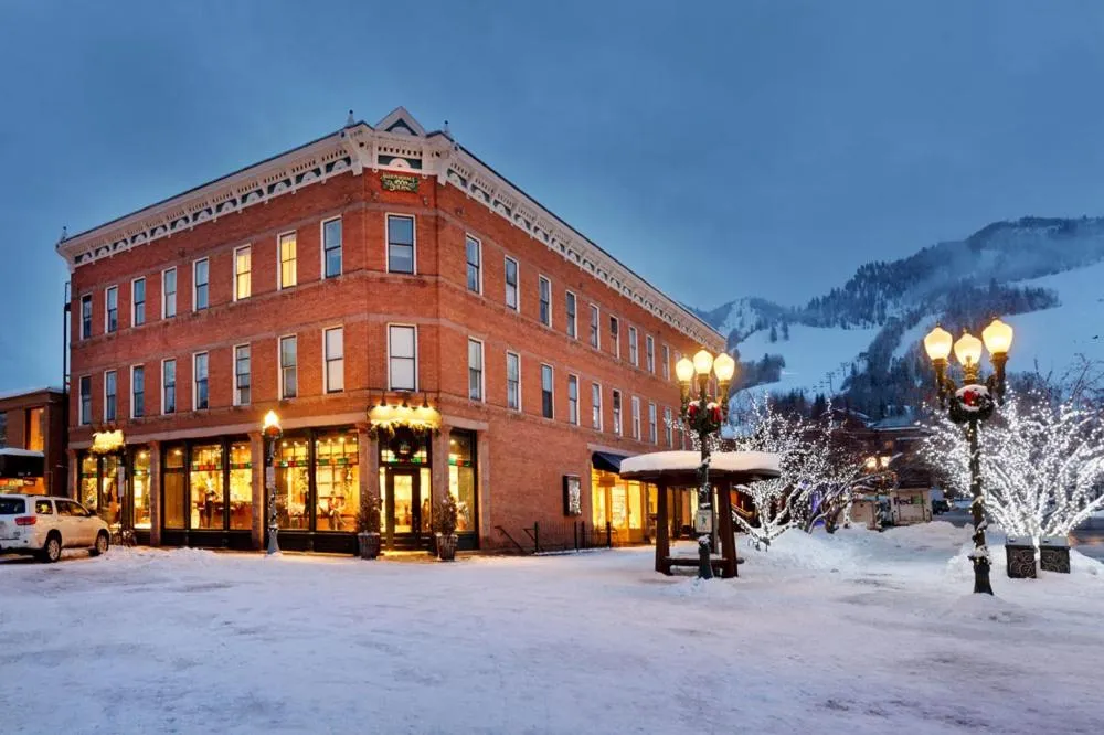 Property building in Independence Square 305, Remodeled, 3rd Floor Hotel Room in Aspen's Best Location