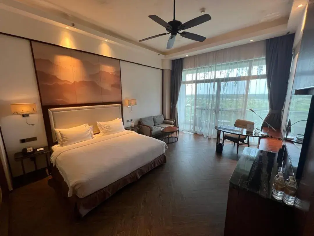 Superior King Room in Forest City Golf Hotel Superior King Room in Forest City Golf Hotel