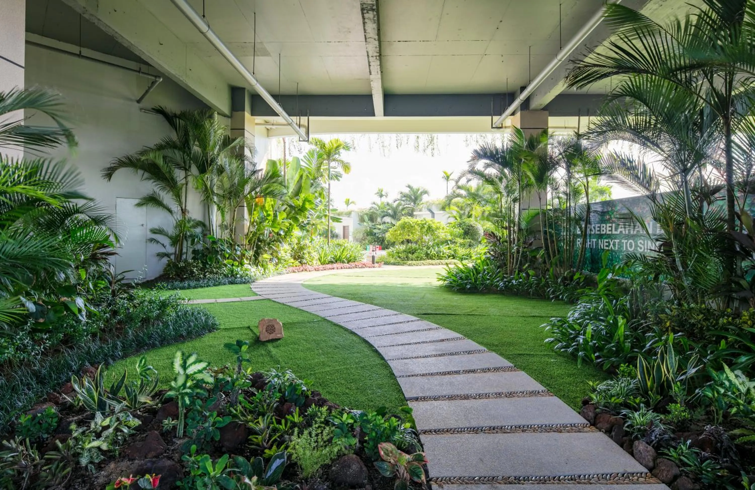 Garden in Forest City Golf Hotel