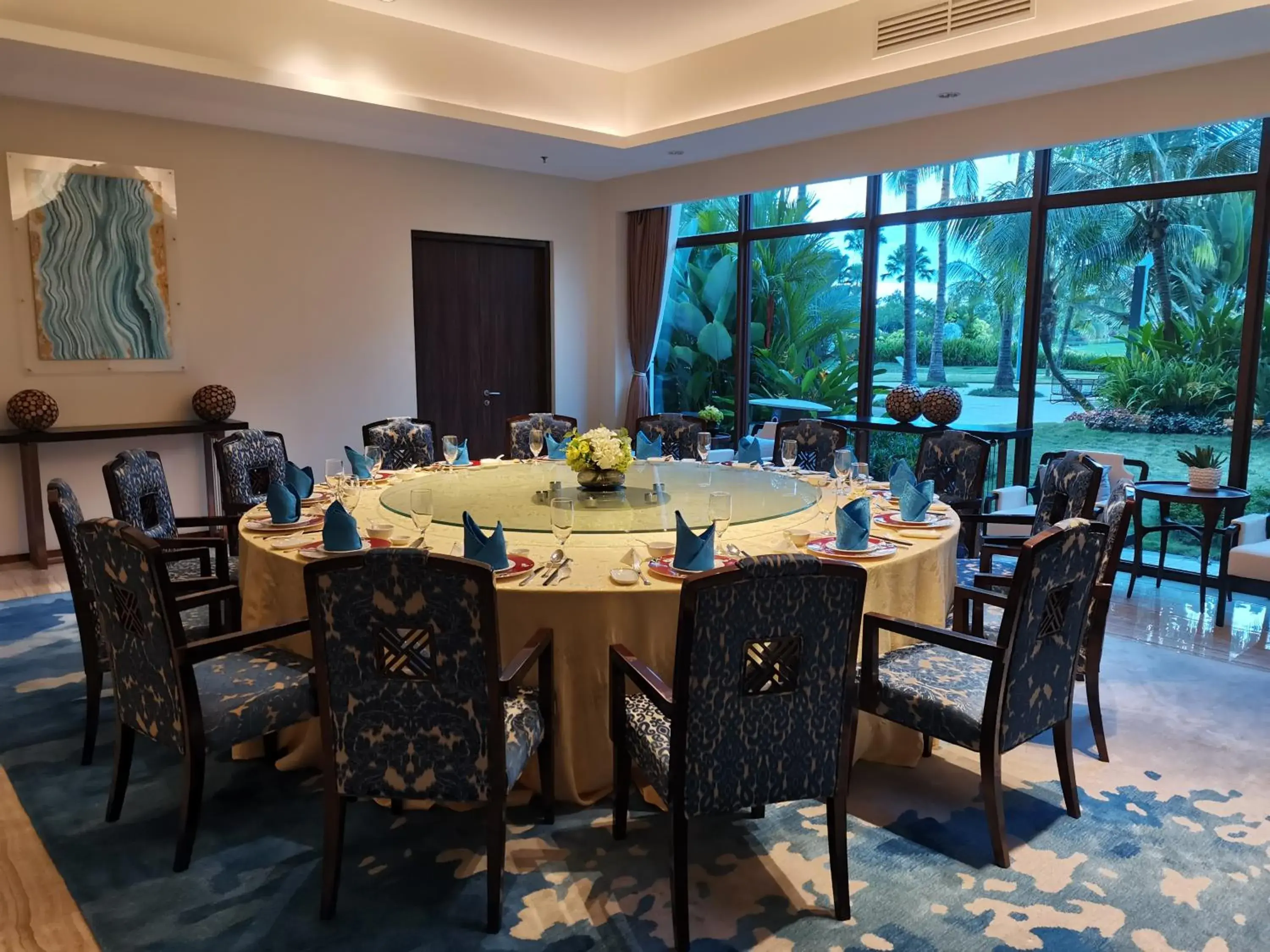 Restaurant/places to eat in Forest City Golf Hotel Restaurant/places to eat in Forest City Golf Hotel