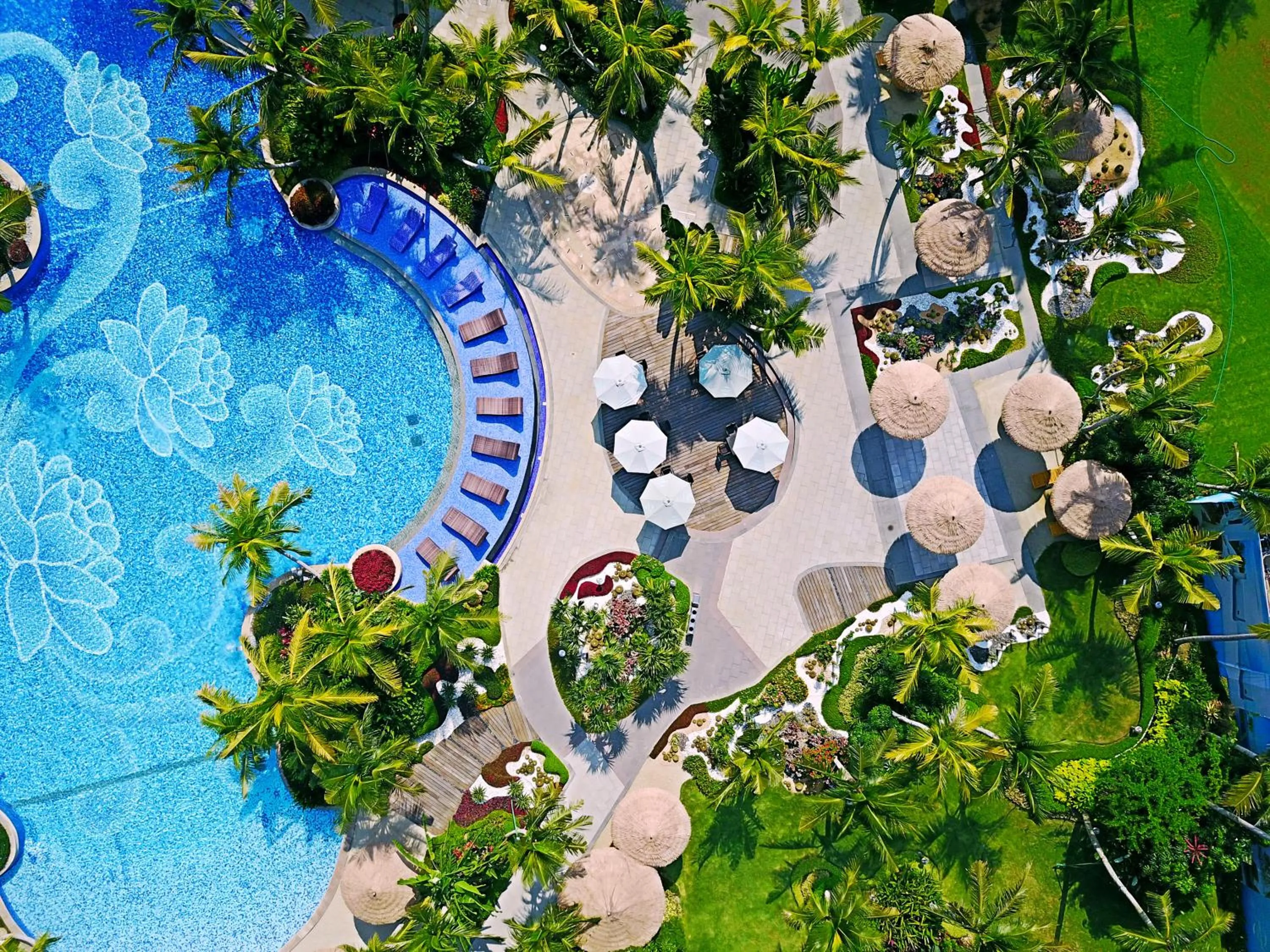 Pool view in Forest City Golf Hotel