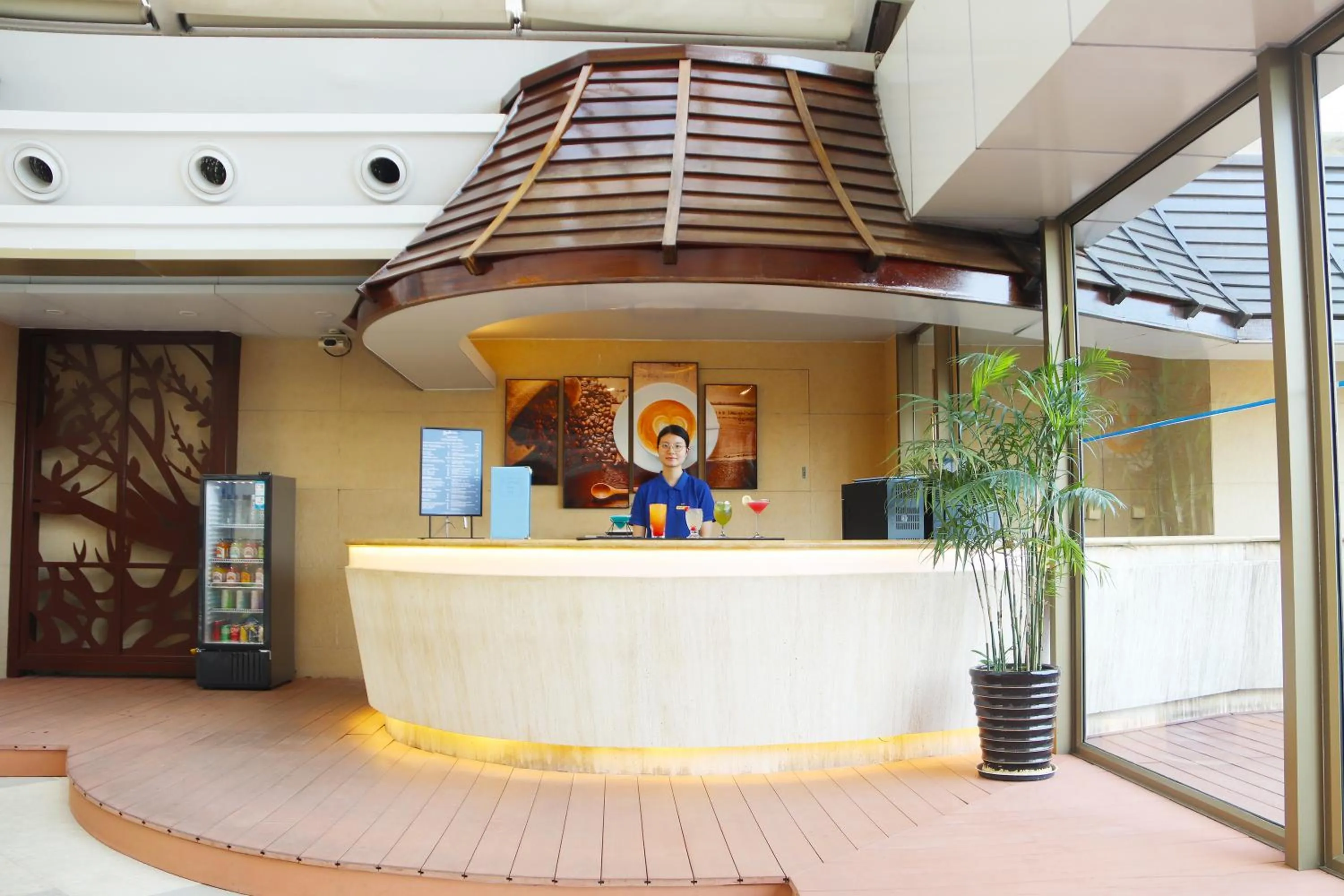 Swimming pool in Radisson Blu Hotel Shanghai New World