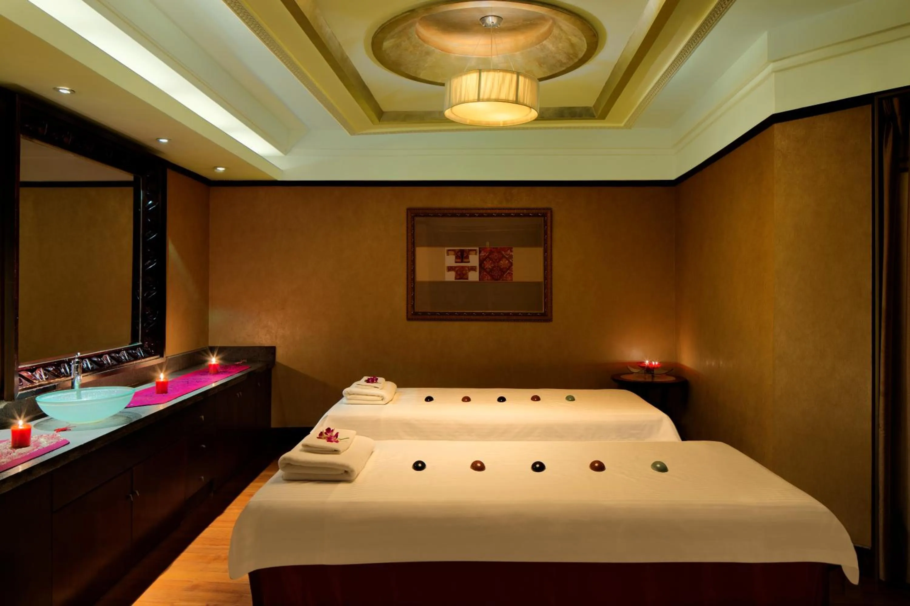 Spa and wellness centre/facilities, Bed in Radisson Blu Hotel Shanghai New World