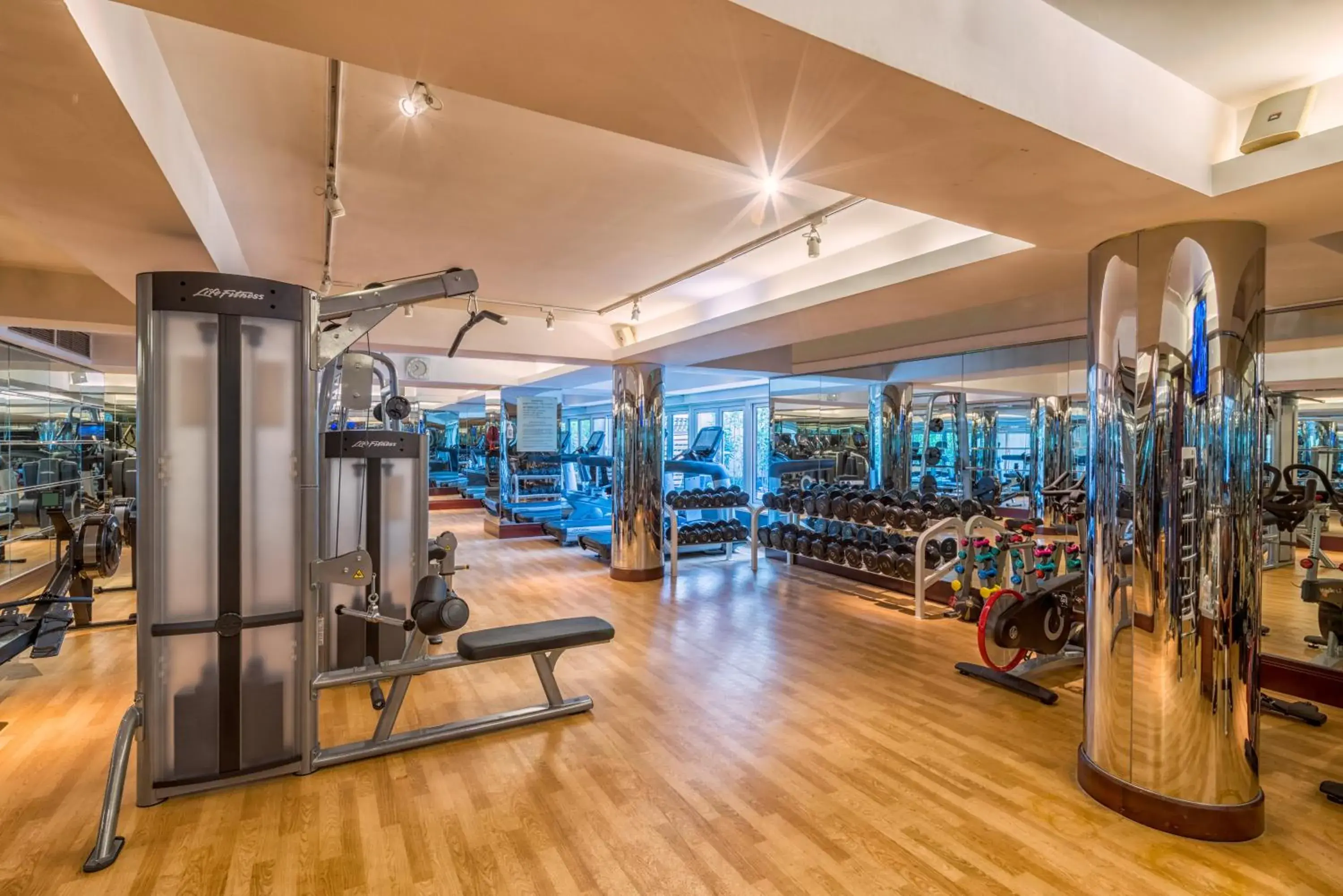 Fitness centre/facilities in Radisson Blu Hotel Shanghai New World Fitness centre/facilities in Radisson Blu Hotel Shanghai New World