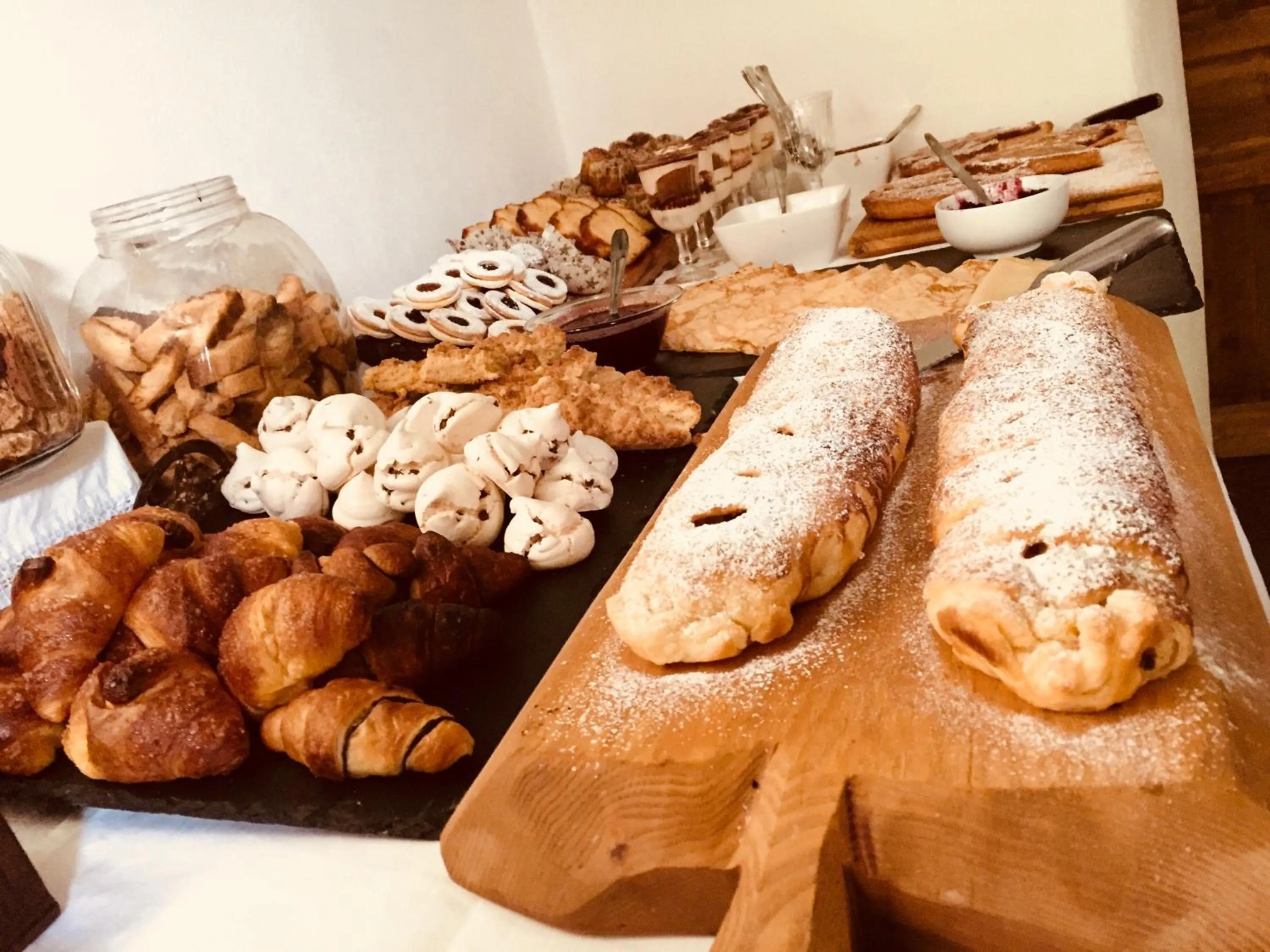 Buffet breakfast in Il Portico Guesthouse
