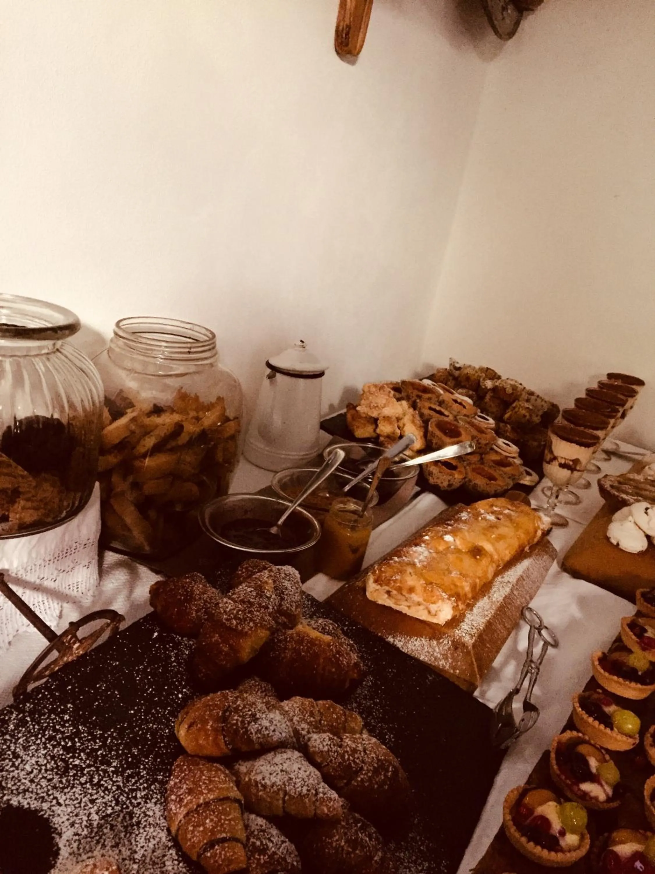 Buffet breakfast in Il Portico Guesthouse