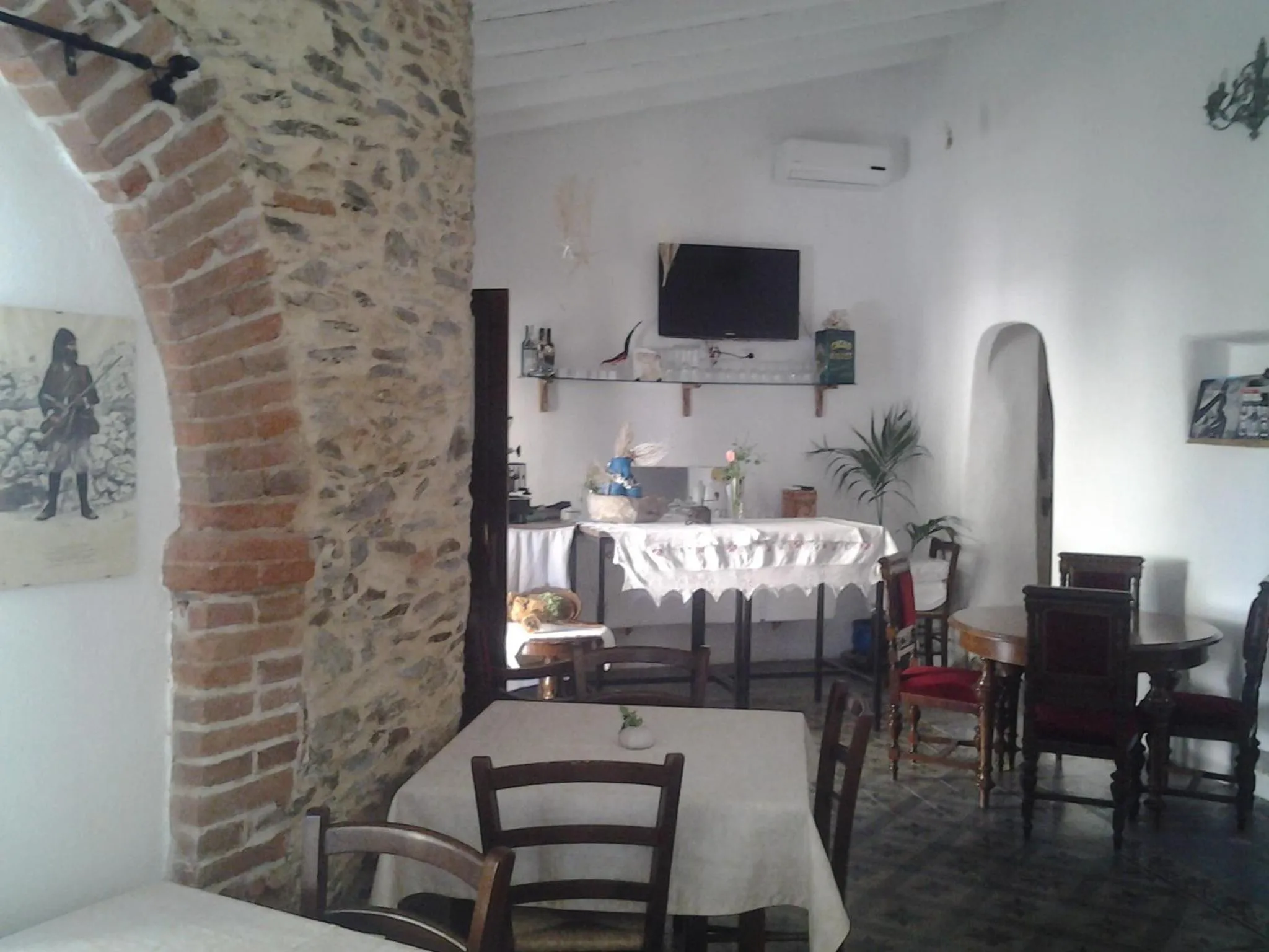 Restaurant/places to eat in Il Portico Guesthouse
