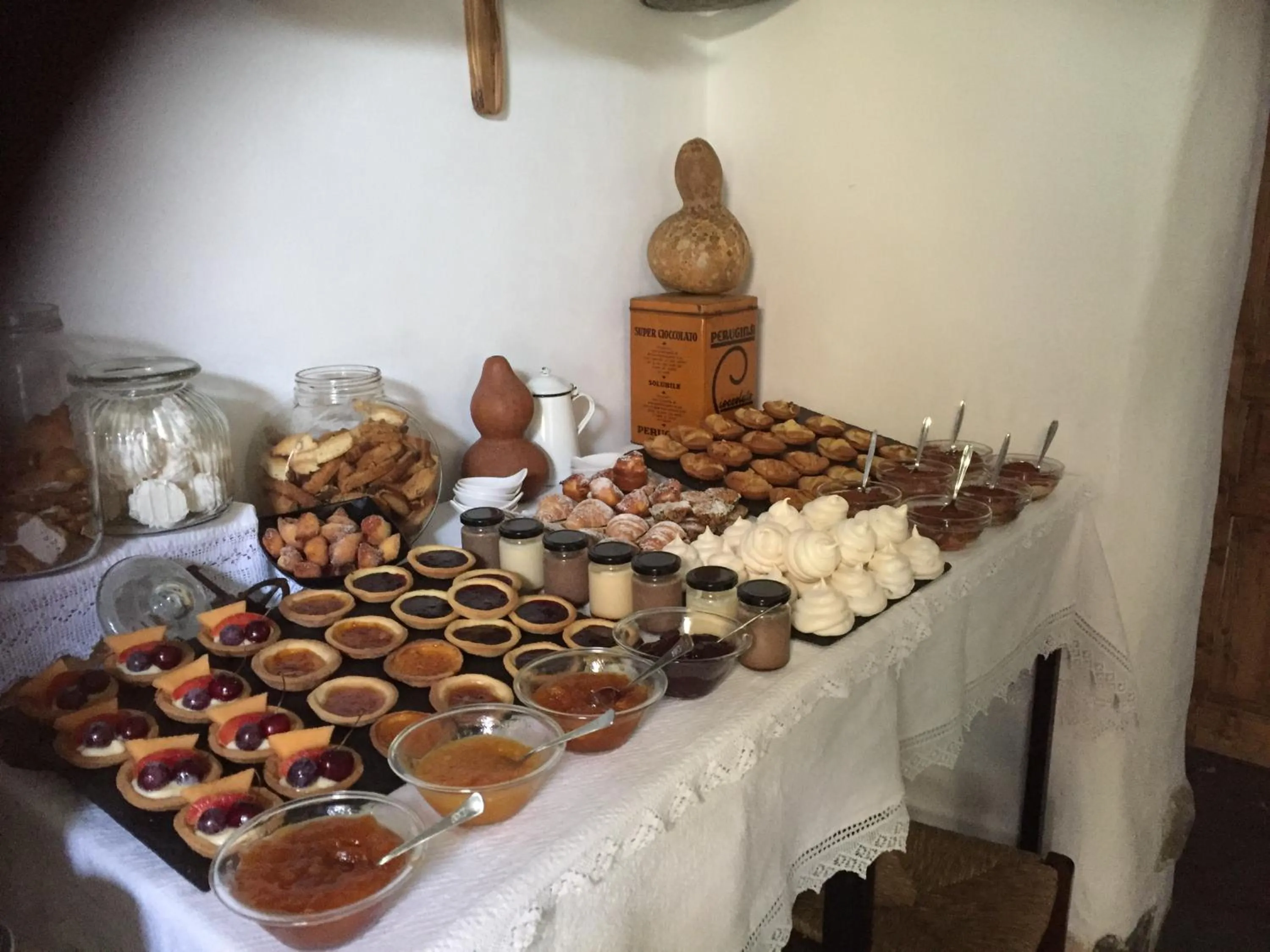 Buffet breakfast in Il Portico Guesthouse