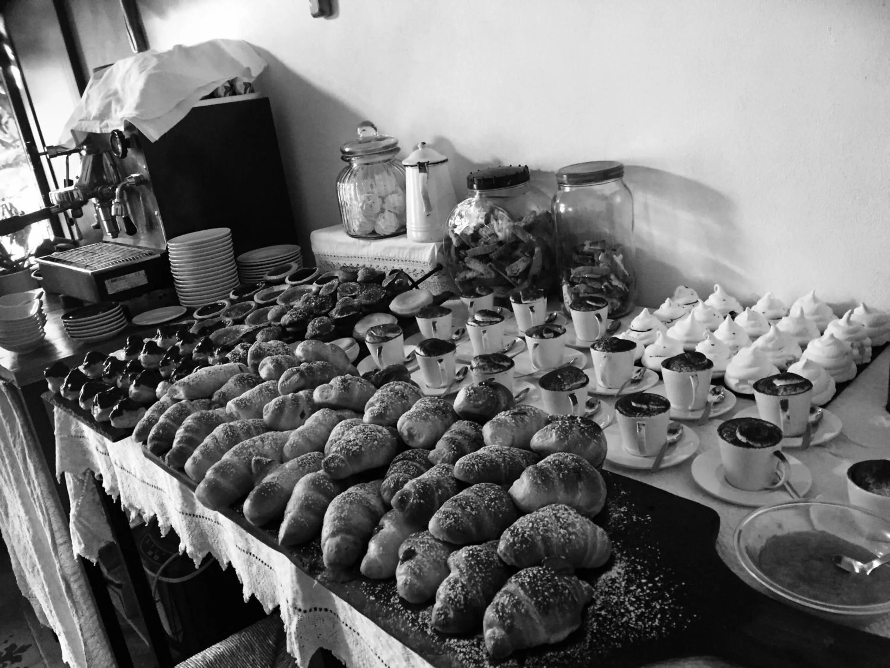 Buffet breakfast in Il Portico Guesthouse