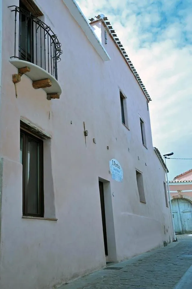 Facade/entrance in Il Portico Guesthouse