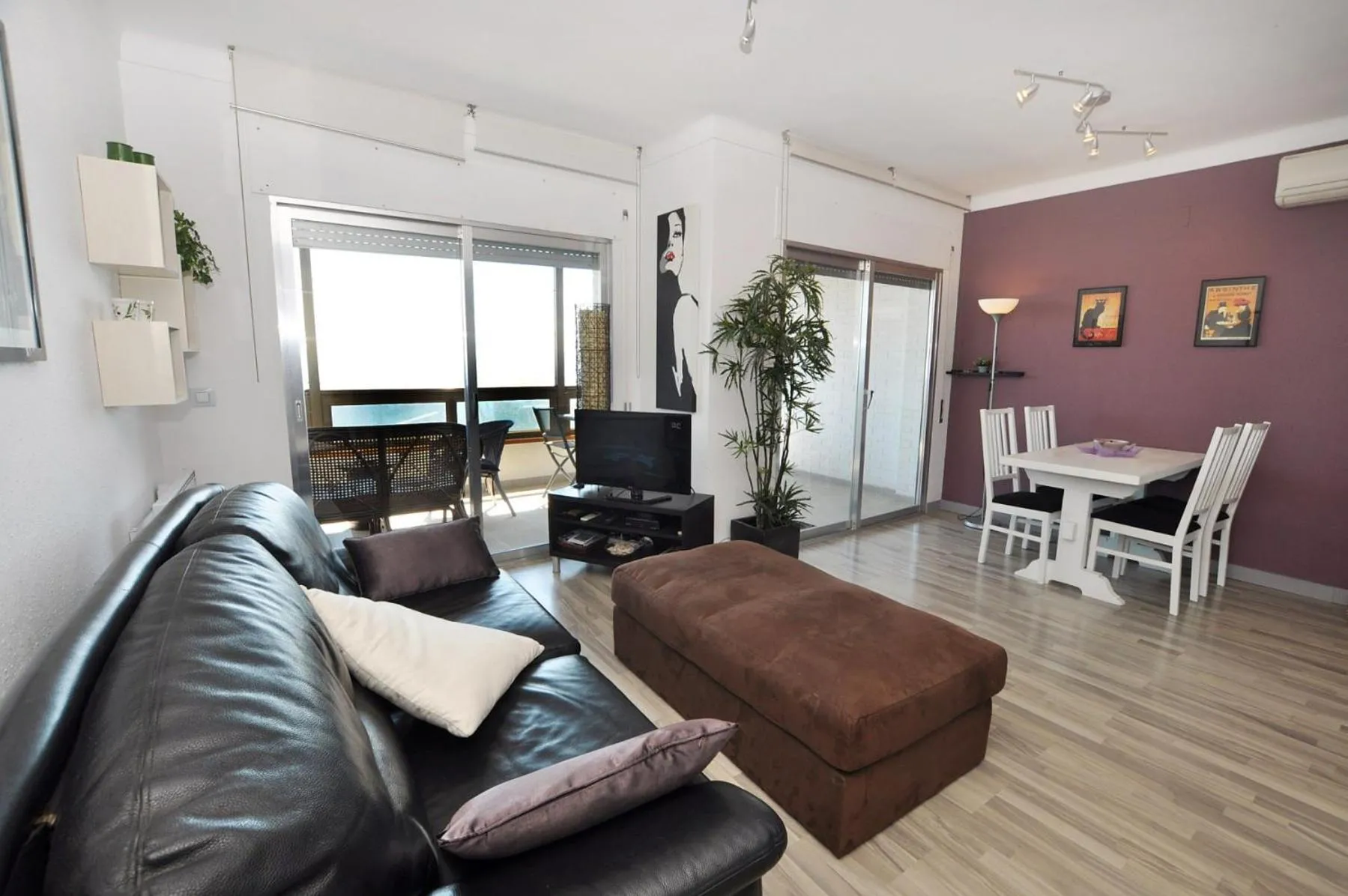 Living room in 1089 Puig Rom - Apivend Immo