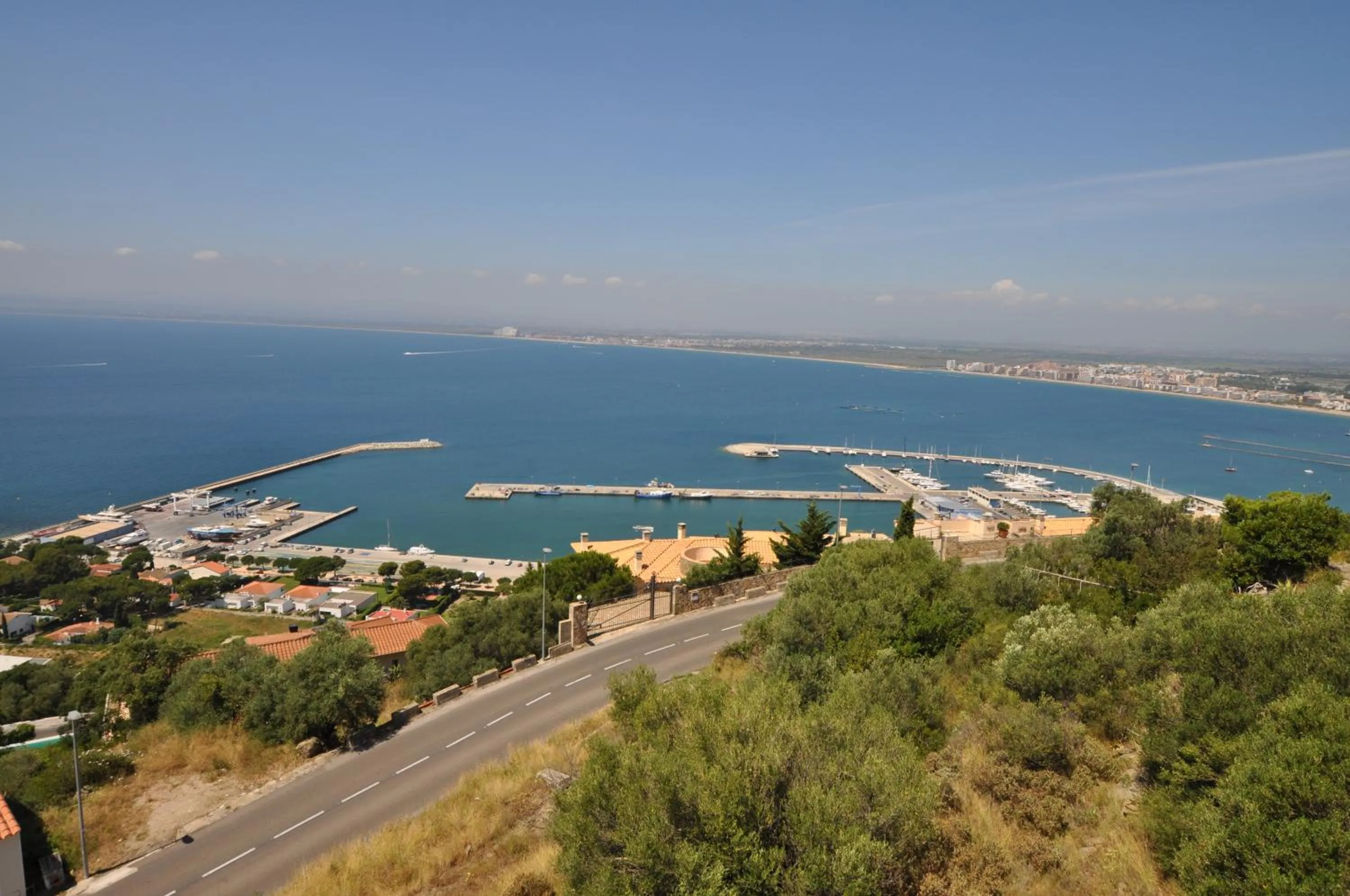 Sea view in 1089 Puig Rom - Apivend Immo
