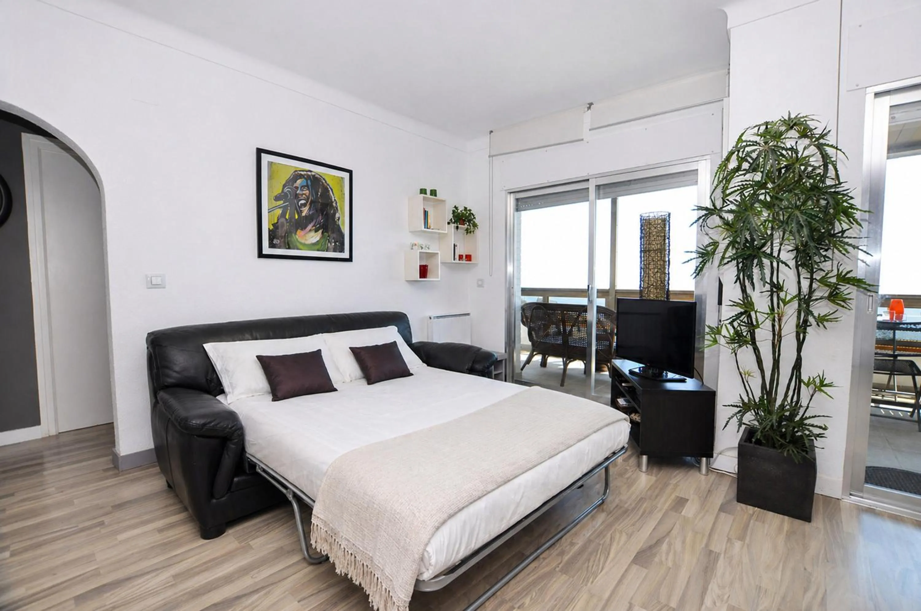 Bed in 1089 Puig Rom - Apivend Immo