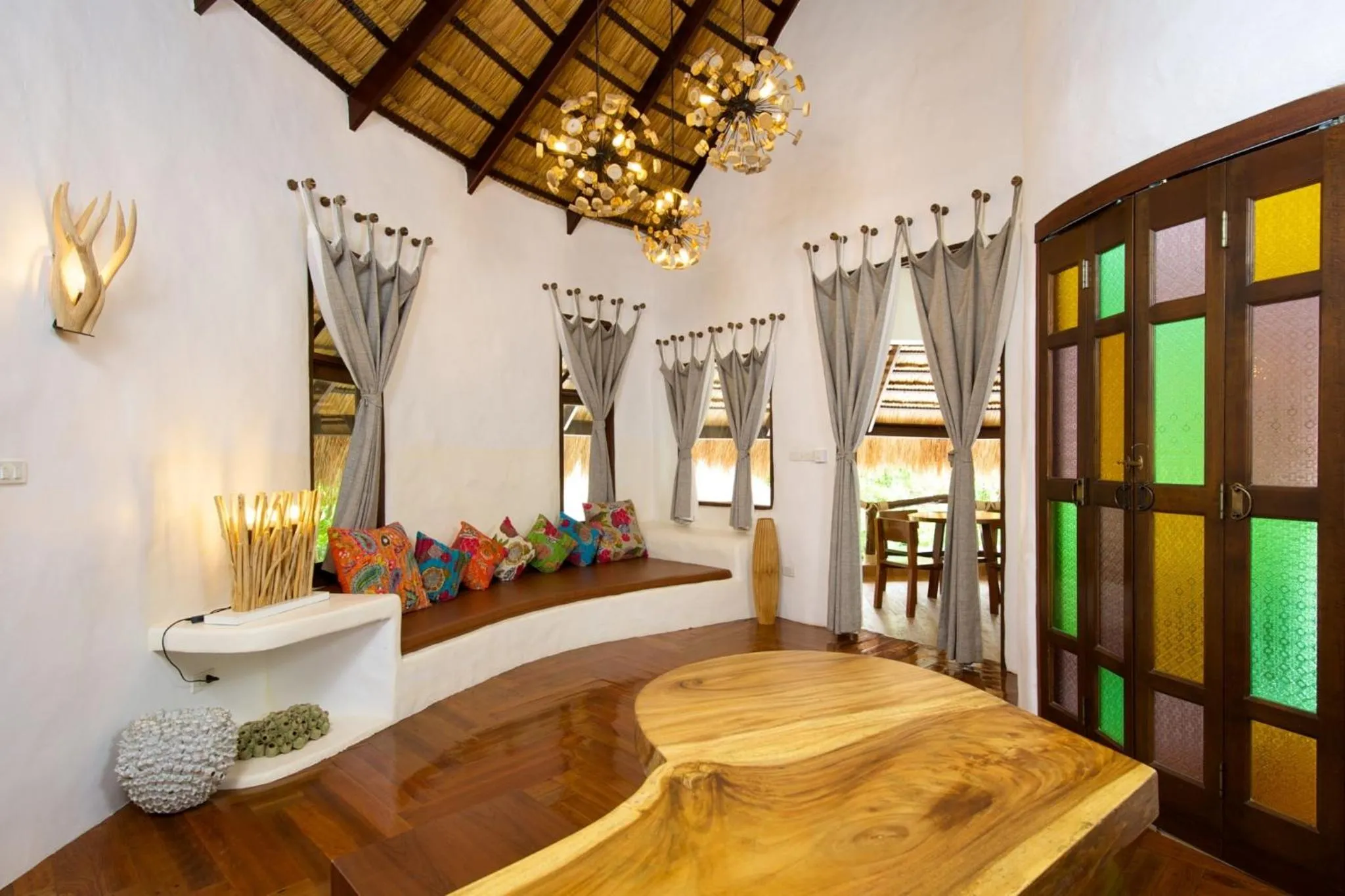 Photo of the whole room, Bed in Koh Tao Cabana