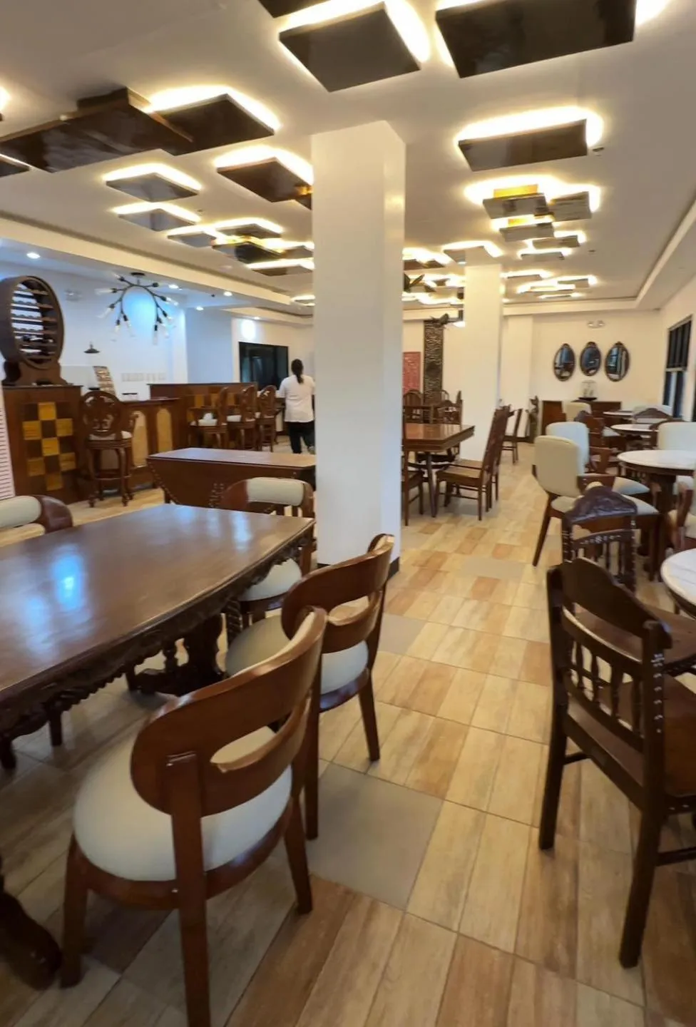 Restaurant/places to eat in Charos Dormitel