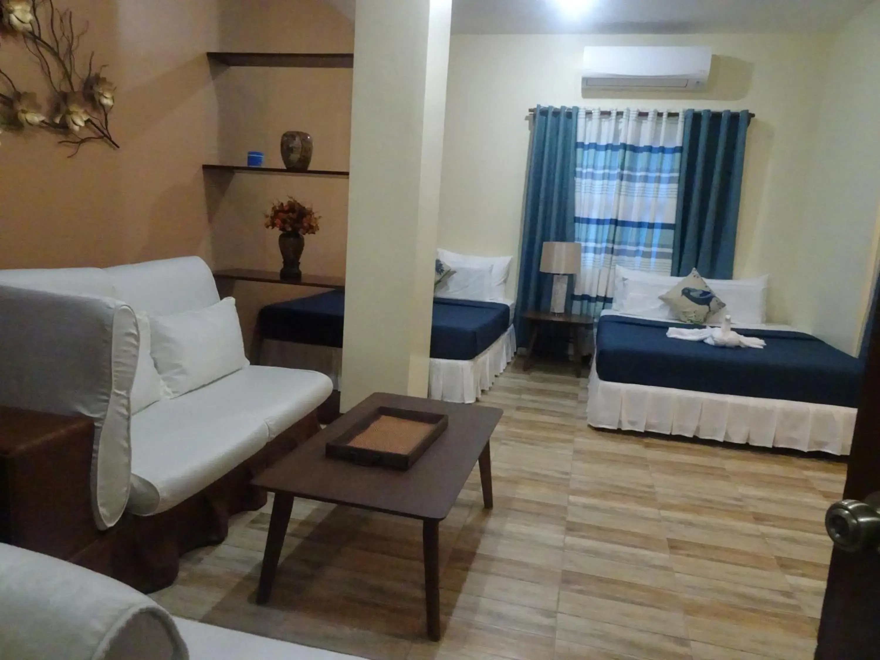 Family Room with Balcony in Charos Dormitel Family Room with Balcony in Charos Dormitel