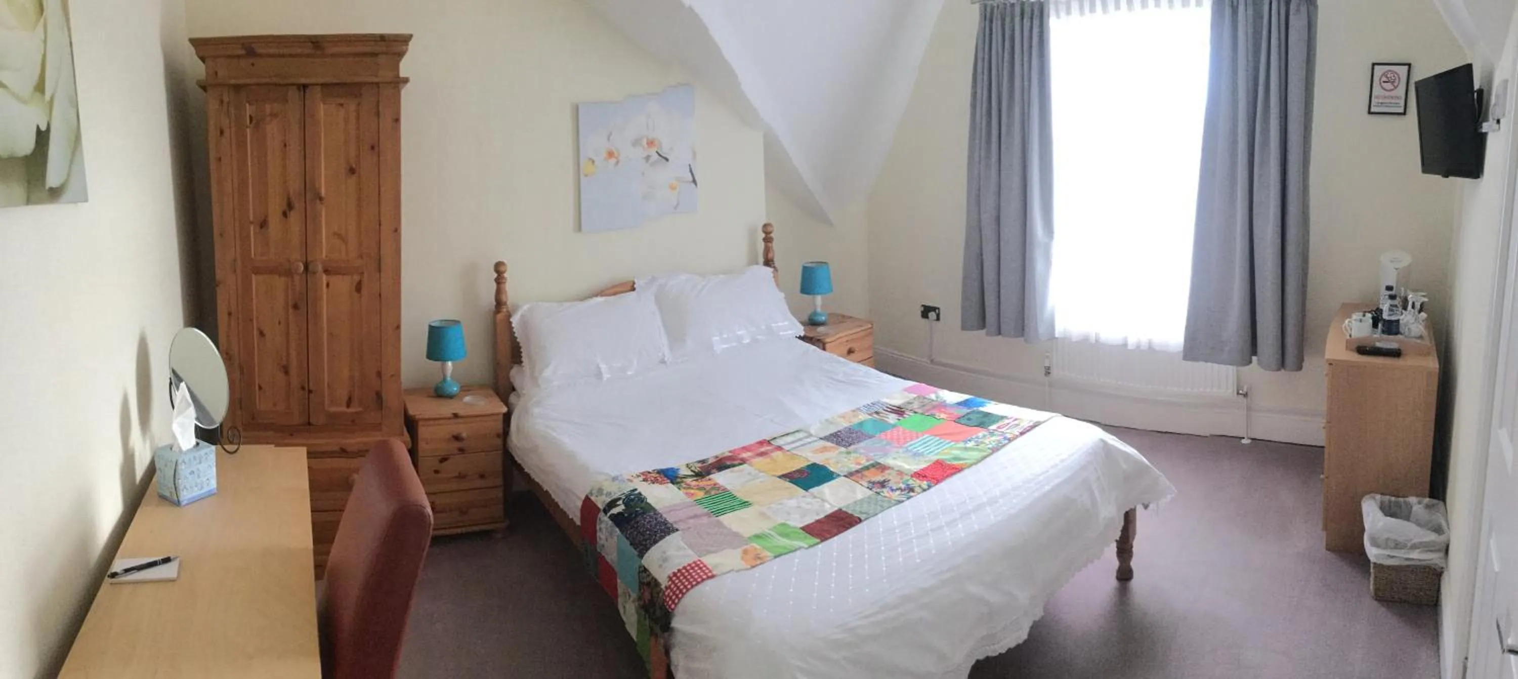 Bed in The Swallow Hotel