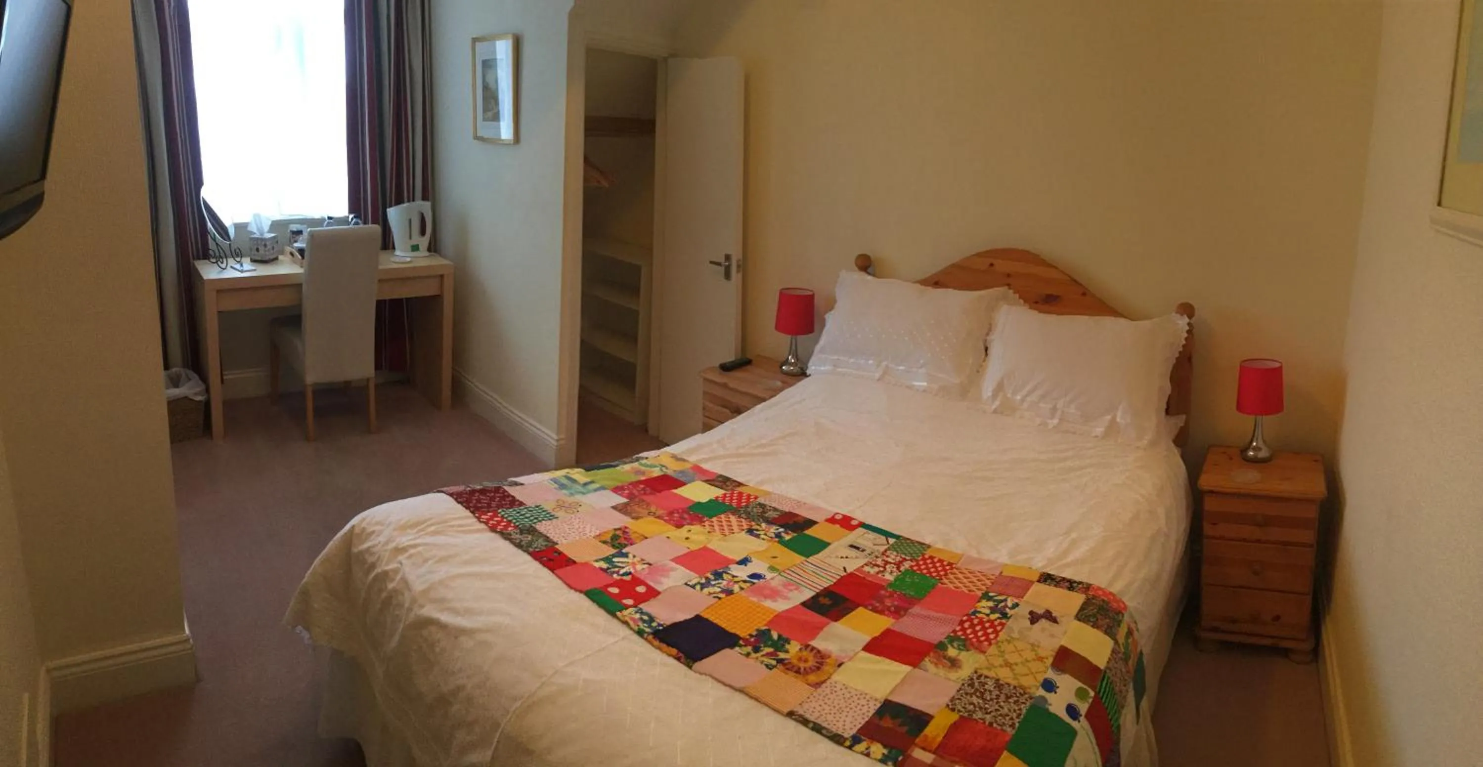 Bed in The Swallow Hotel