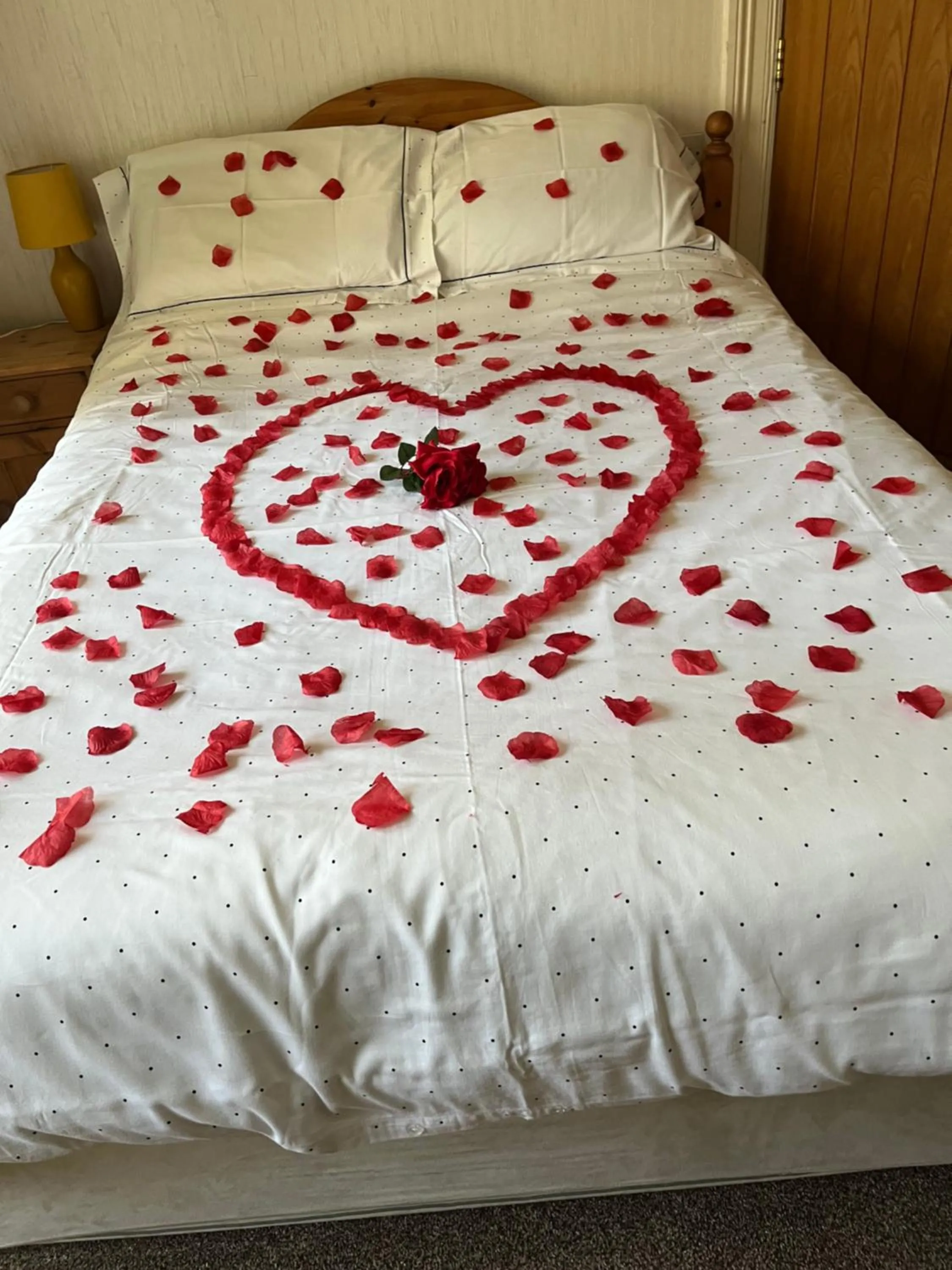 Bed in The Swallow Hotel