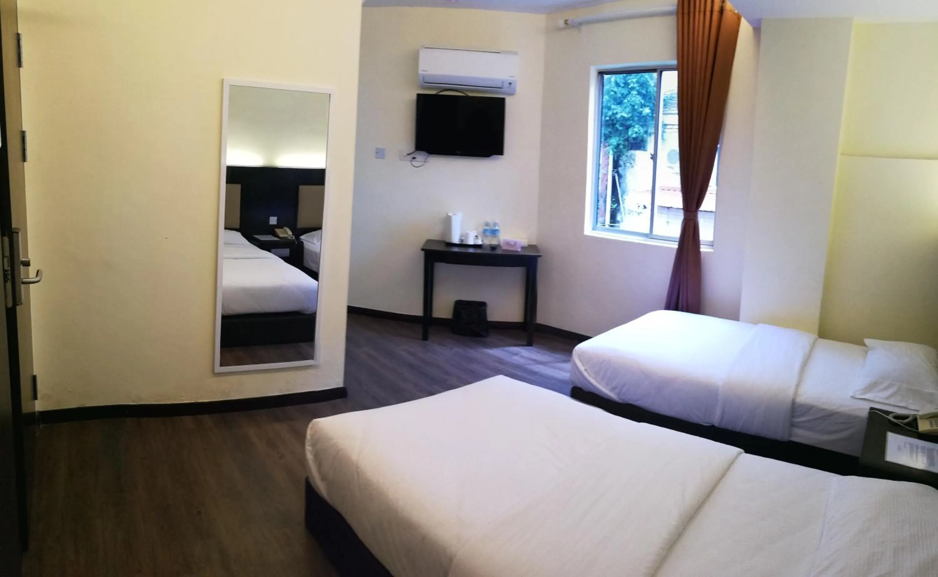 Photo of the whole room, Bed in Hotel Zuhra