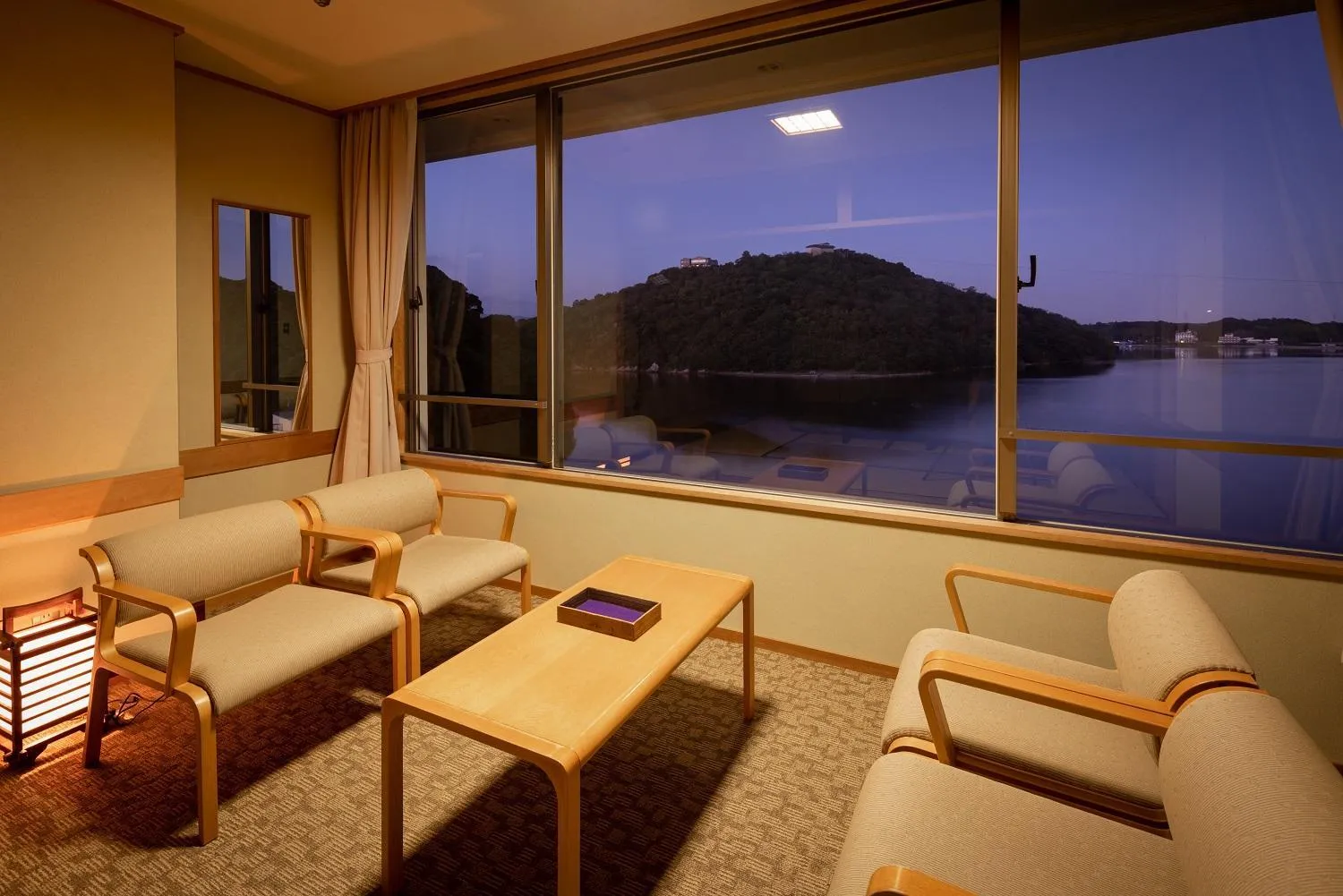 Lake view in Sansuikan Kinryu