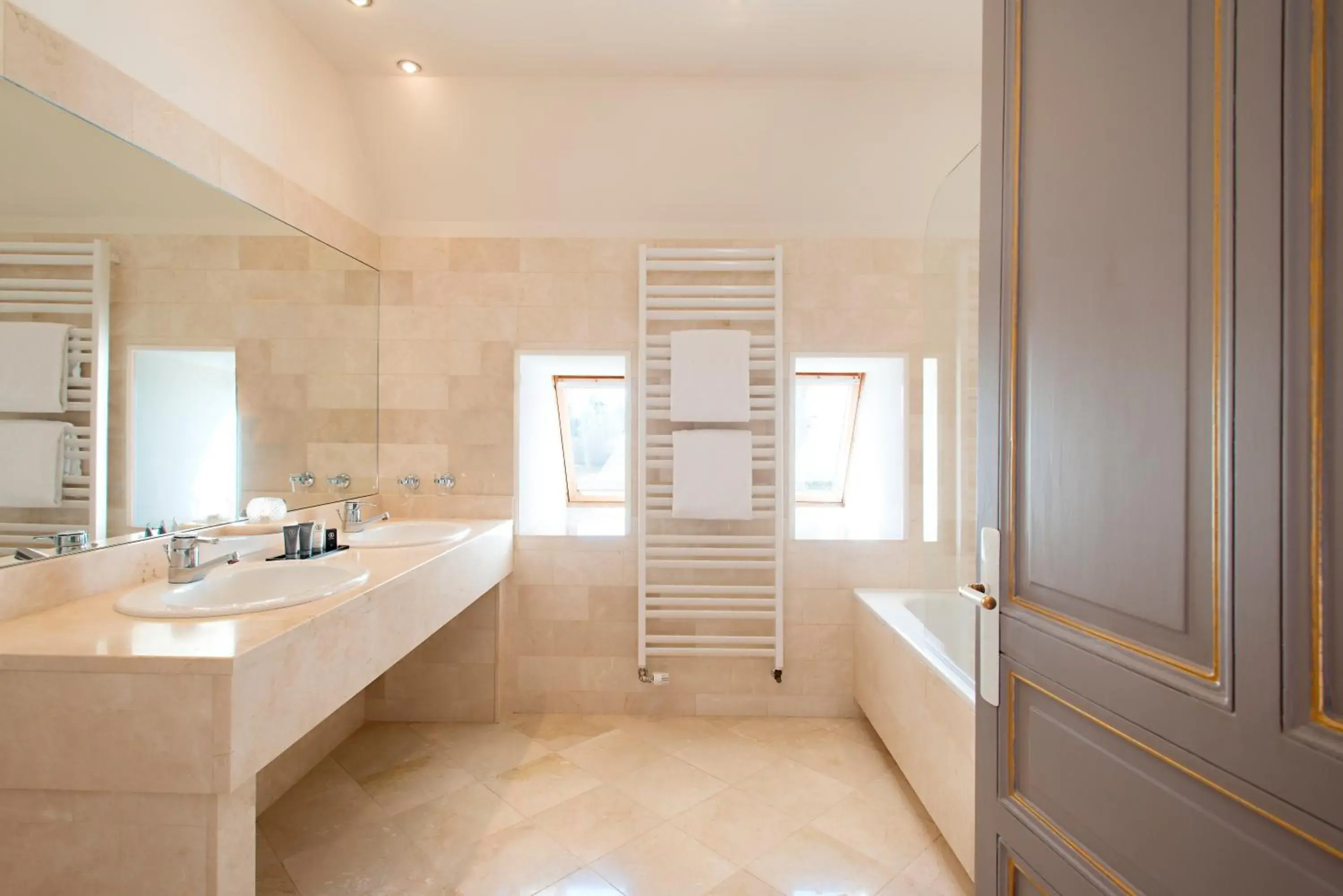 Superior Double or Twin Room in Hapimag Château de Chabenet Superior Double or Twin Room in Hapimag Château de Chabenet
