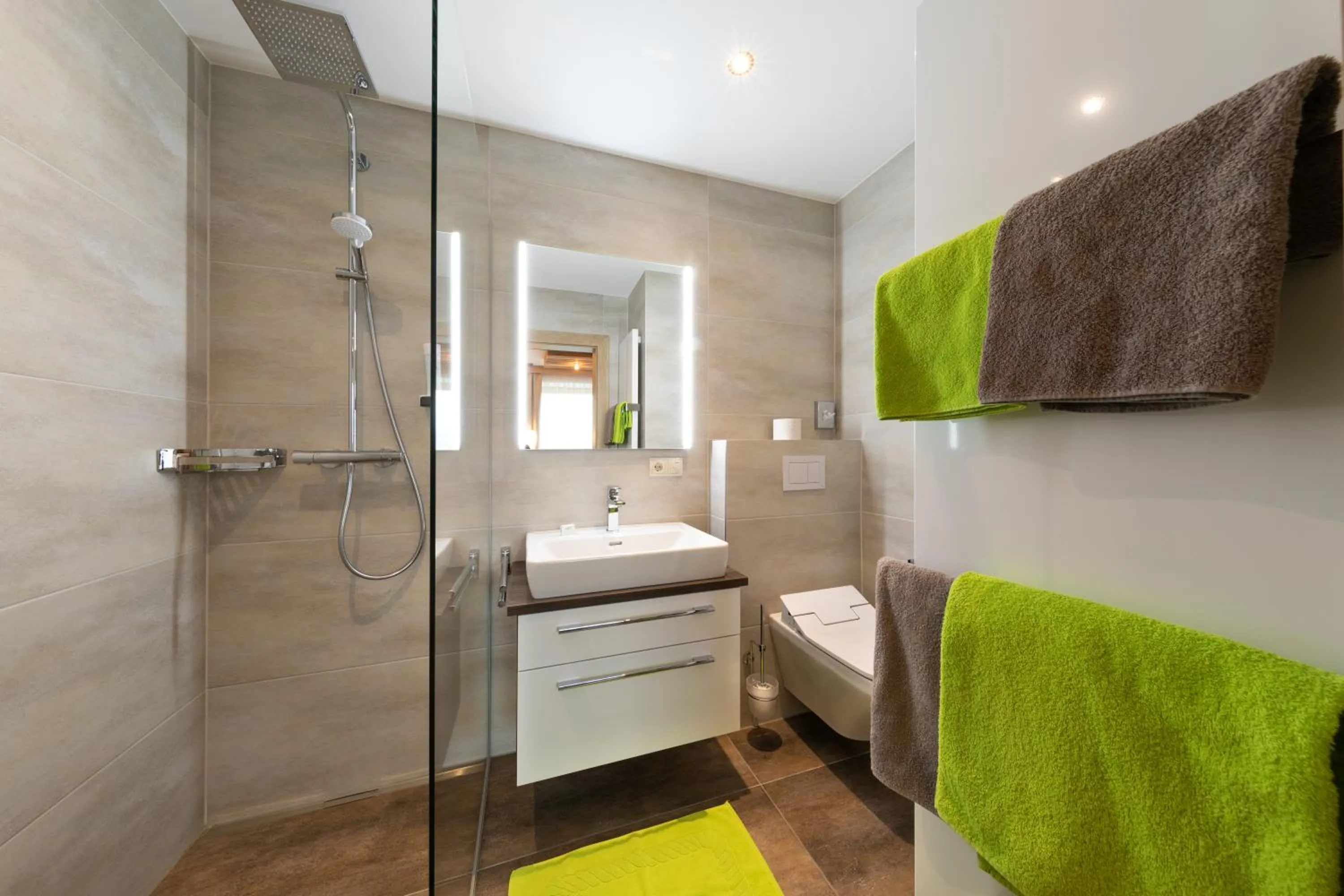 Shower, Bed in Hotel Sporthof Austria