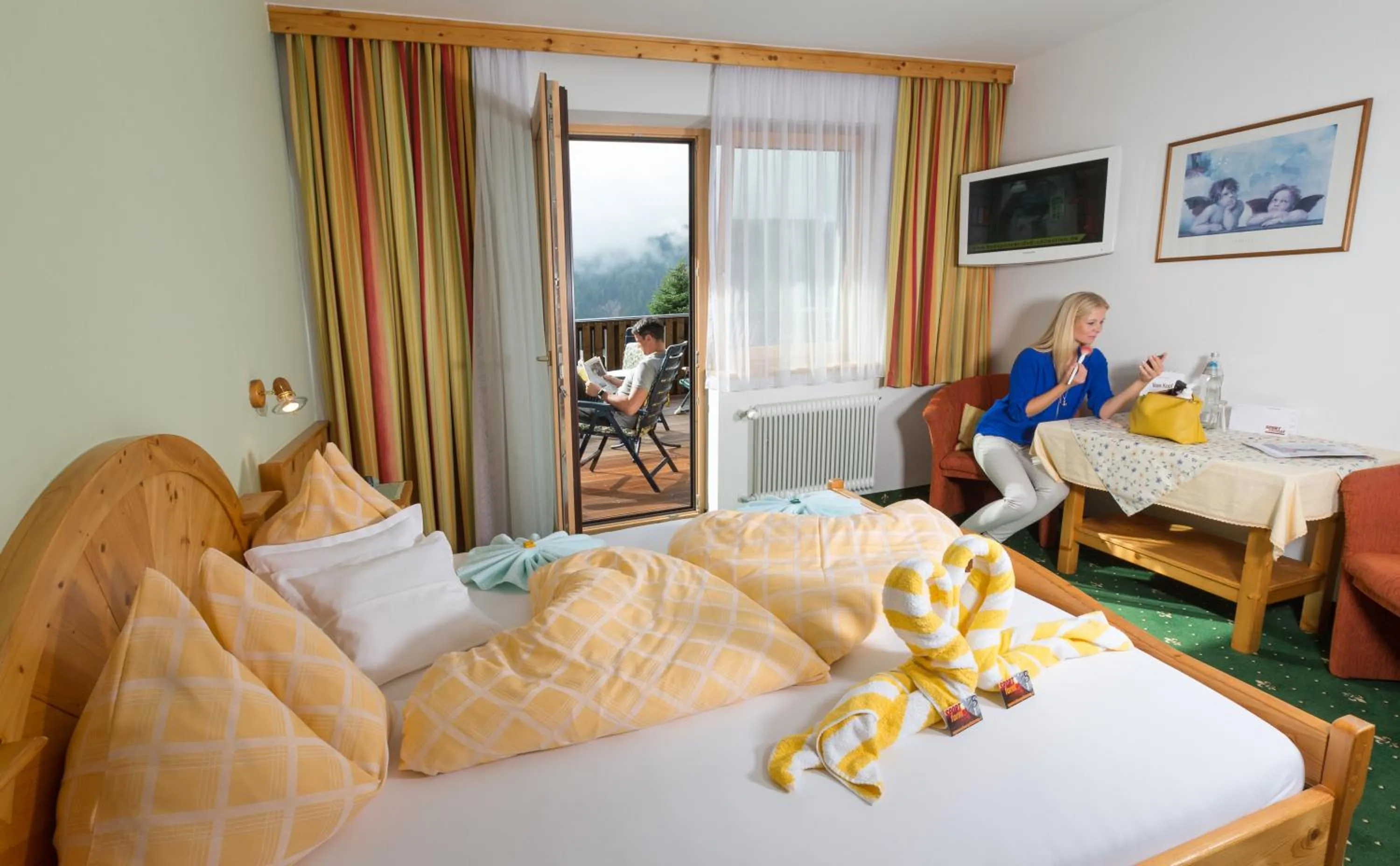 Shower, Bed in Hotel Sporthof Austria