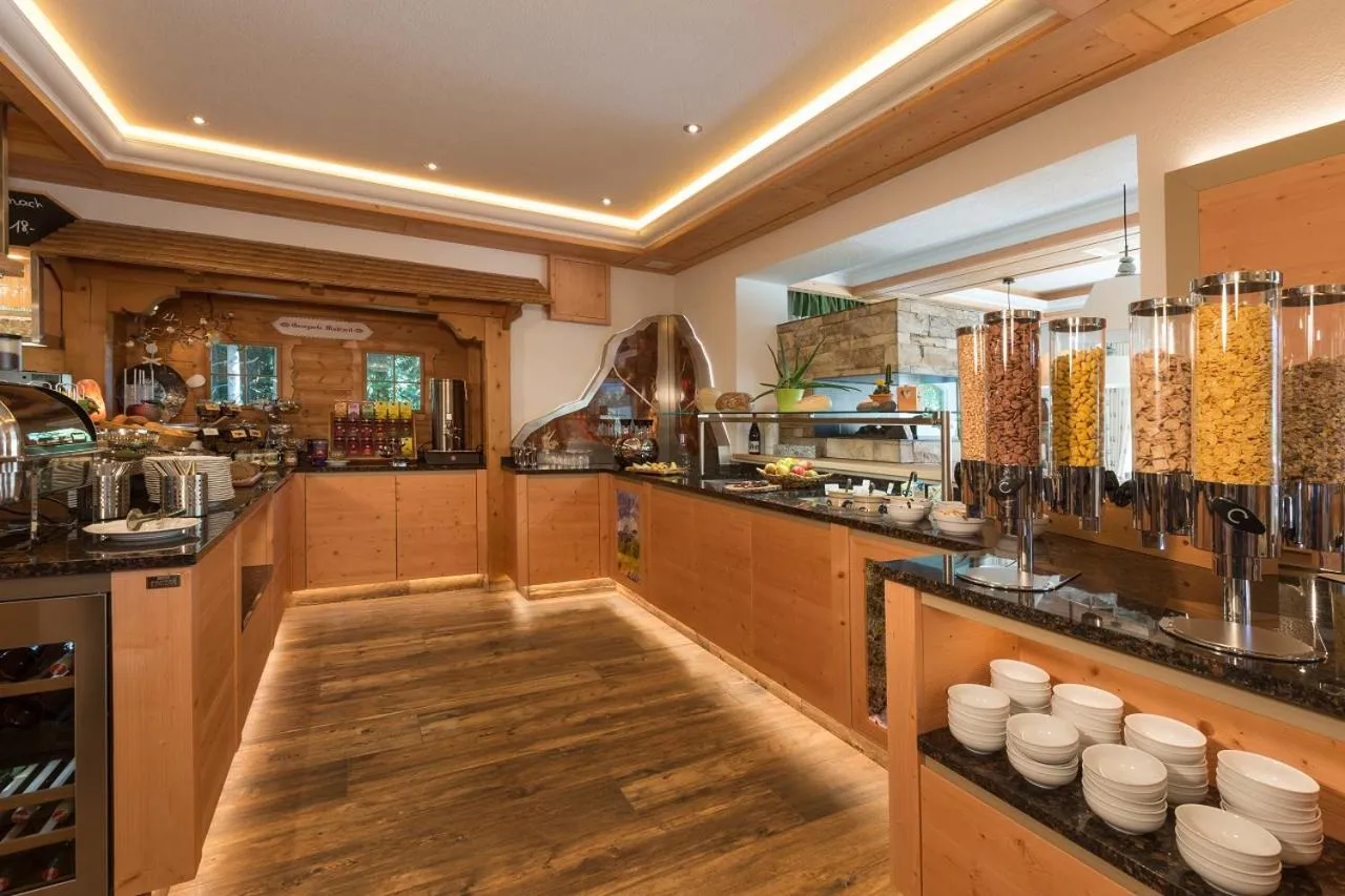 Buffet breakfast in Hotel Sporthof Austria