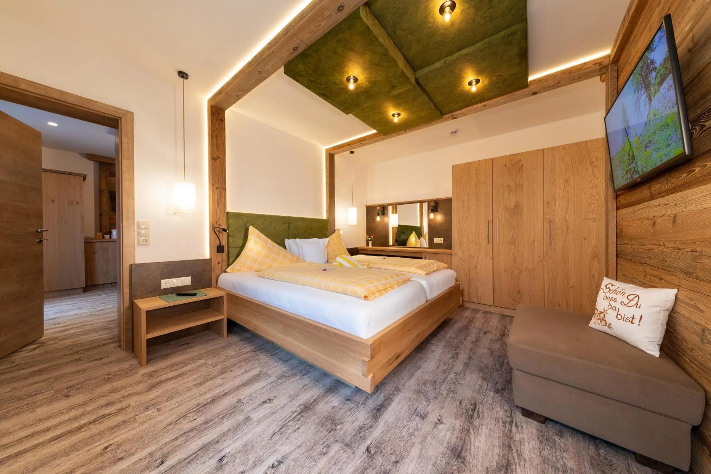 Shower, Bed in Hotel Sporthof Austria