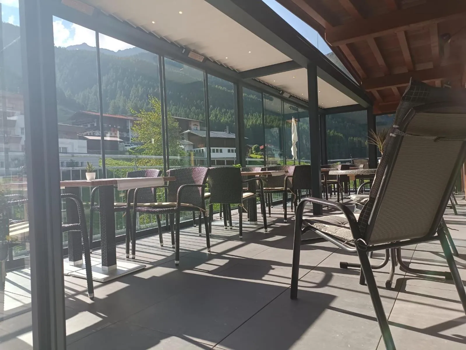 Restaurant/places to eat in Hotel Bruno