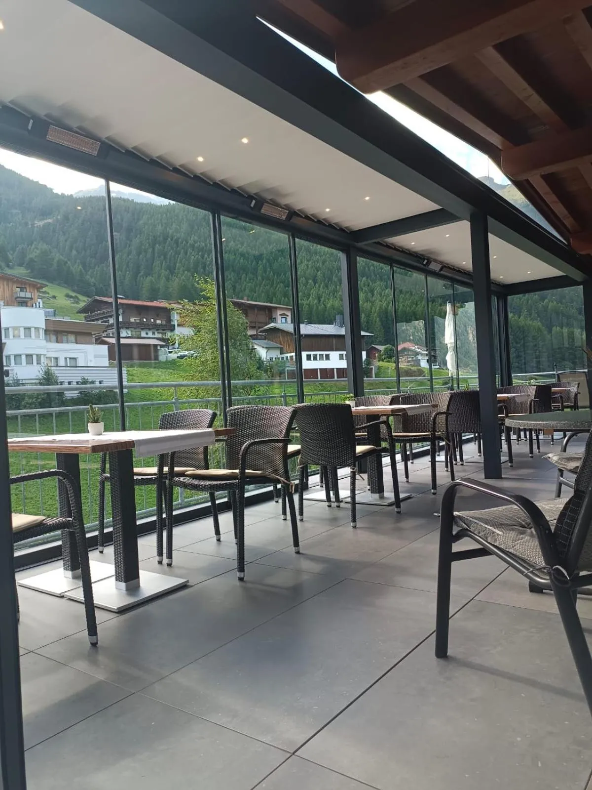Restaurant/places to eat in Hotel Bruno