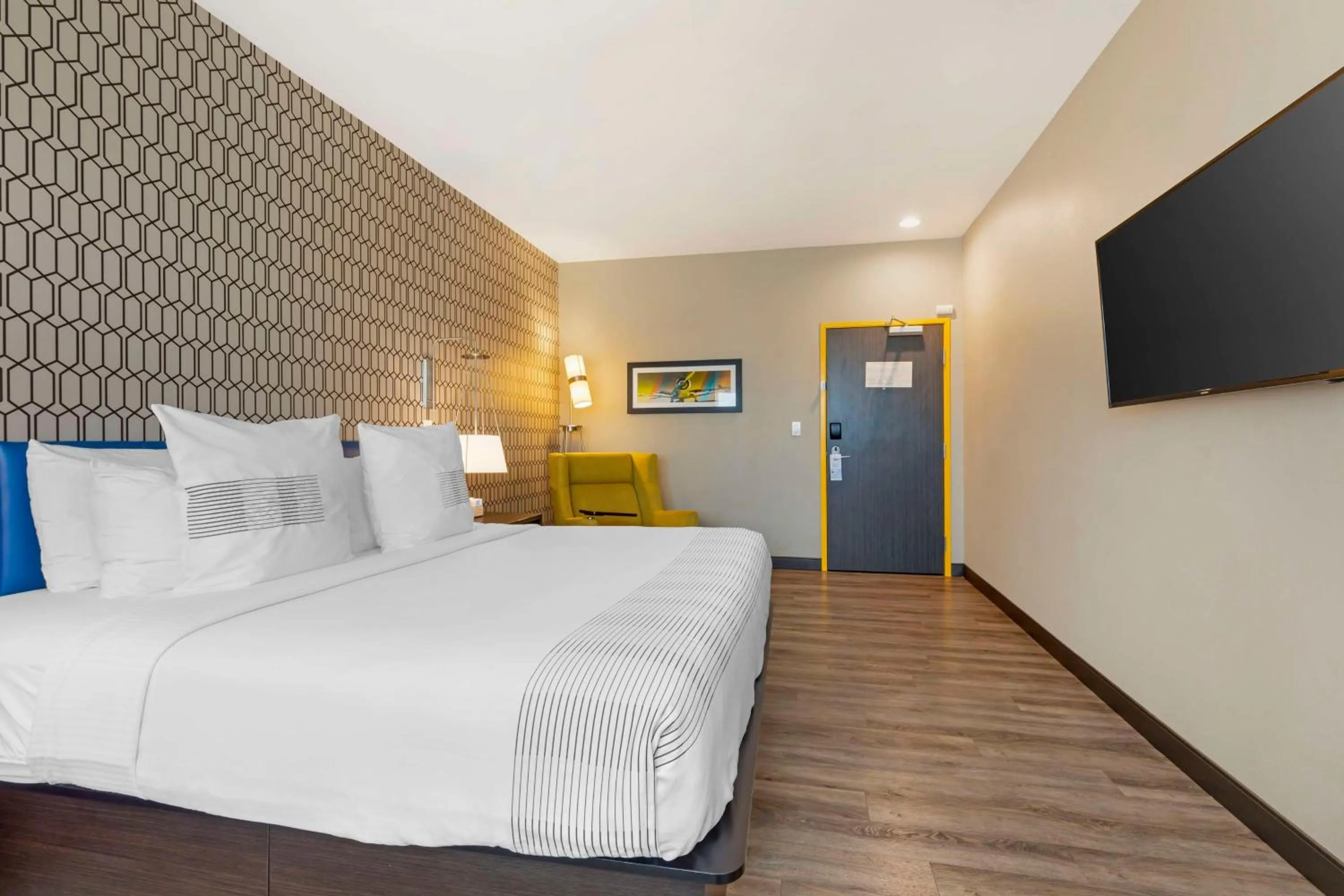 Bedroom, Bed in GLō Best Western Dallas South DeSoto