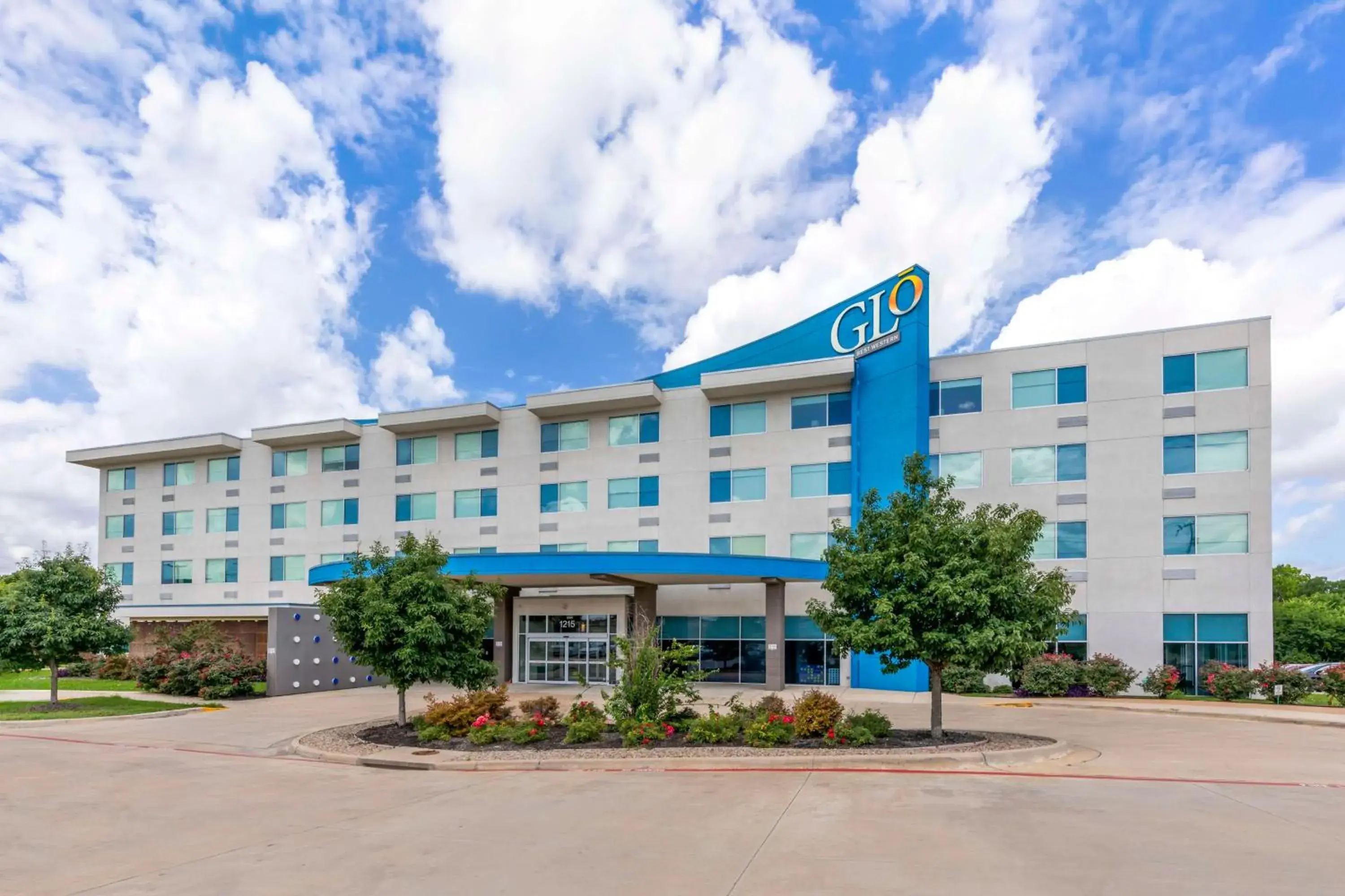 Property building in GLō Best Western Dallas South DeSoto Property building in GLō Best Western Dallas South DeSoto
