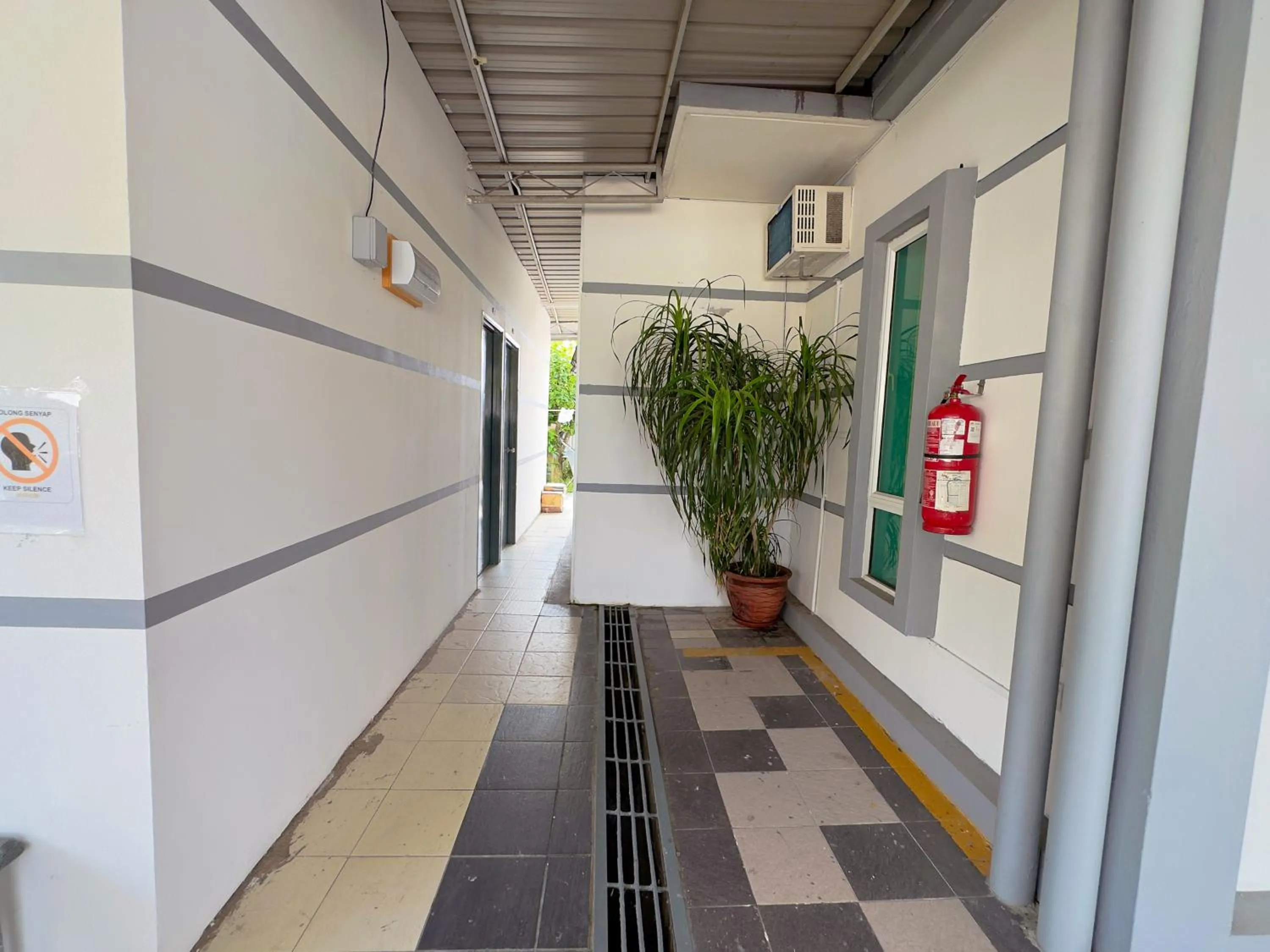 Property building in Borneo Inn