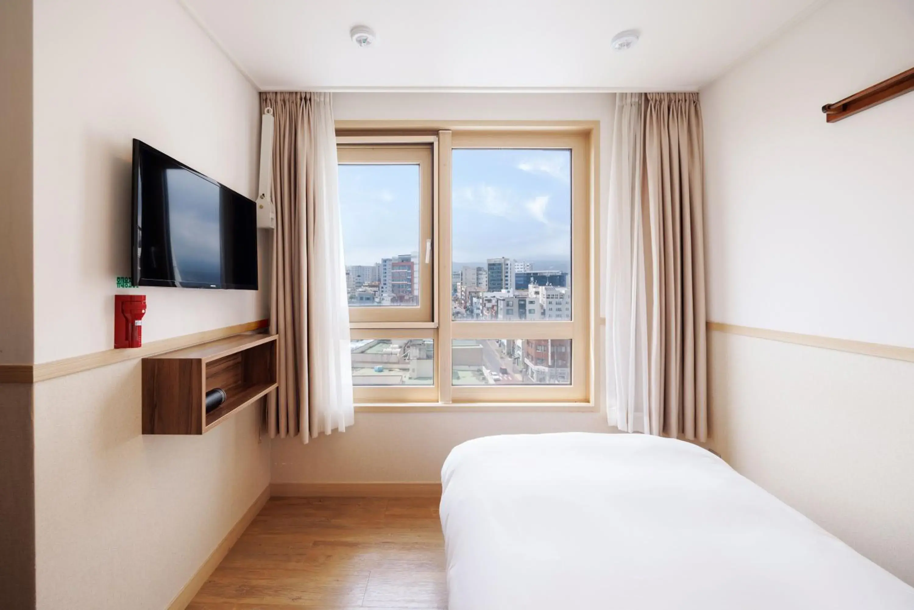 View (from property/room), Bed in Kenny Stay Jeju Seogwipo View (from property/room), Bed in Kenny Stay Jeju Seogwipo