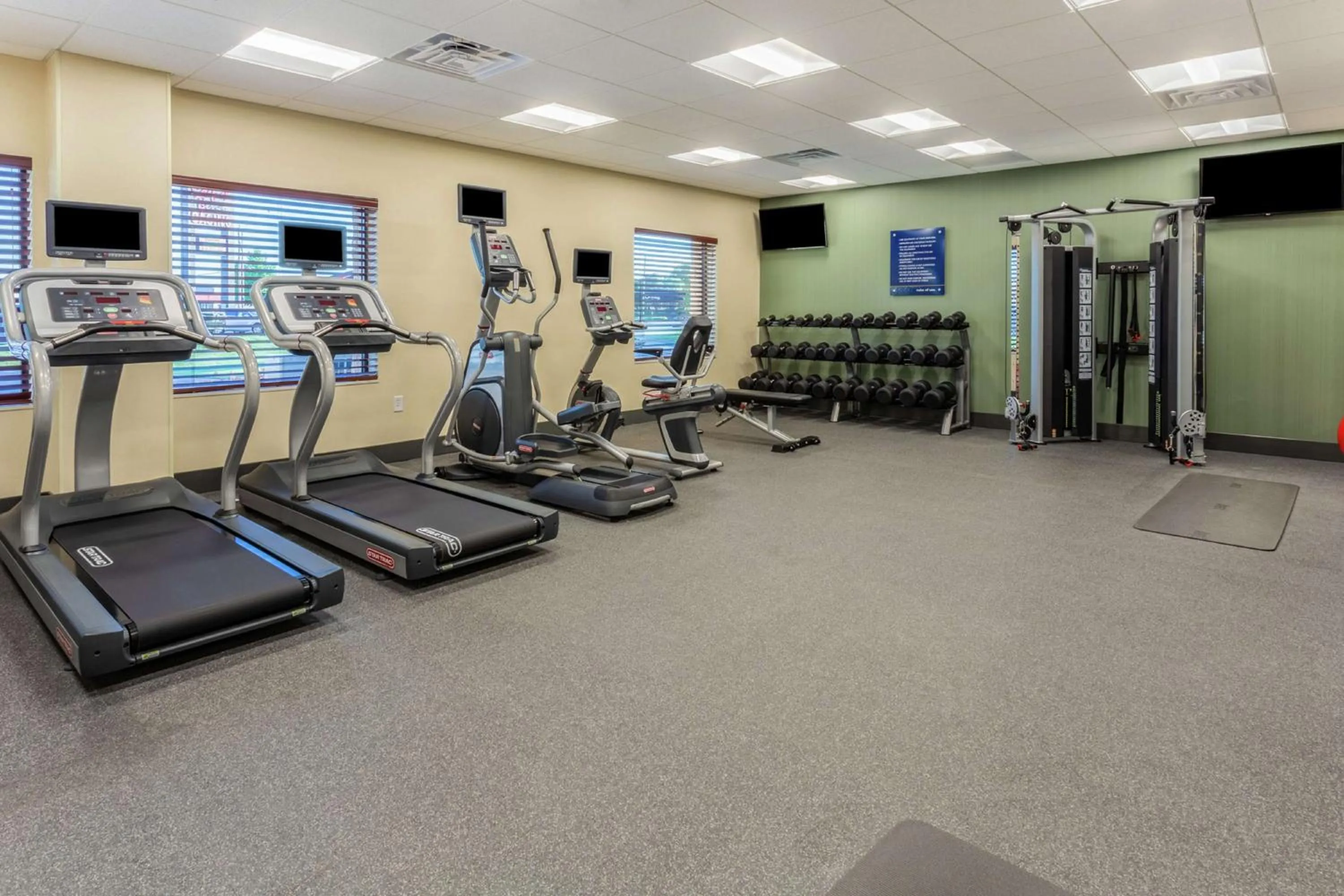 Fitness centre/facilities in Hampton Inn & Suites Burlington