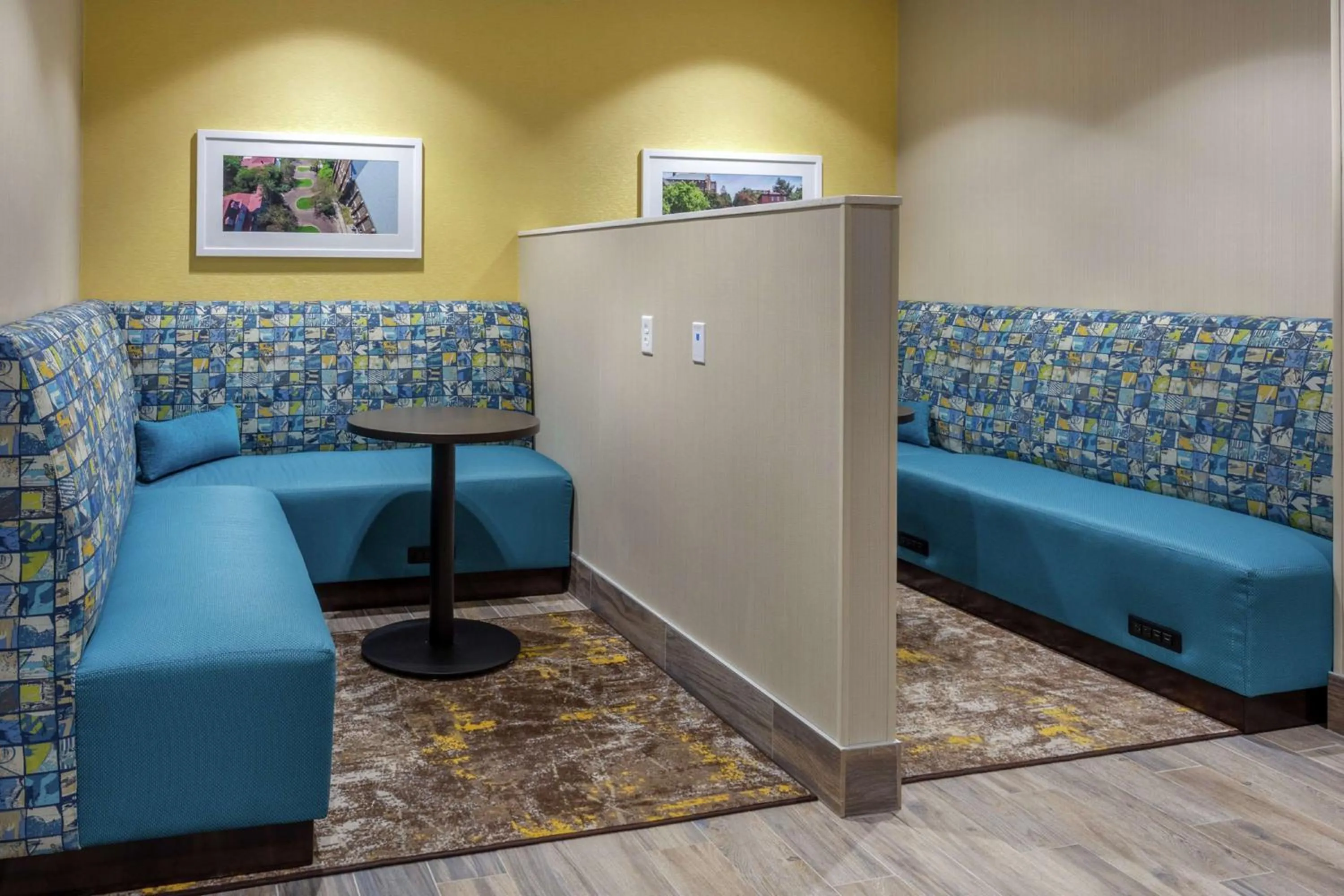 Business facilities in Hampton Inn & Suites Burlington