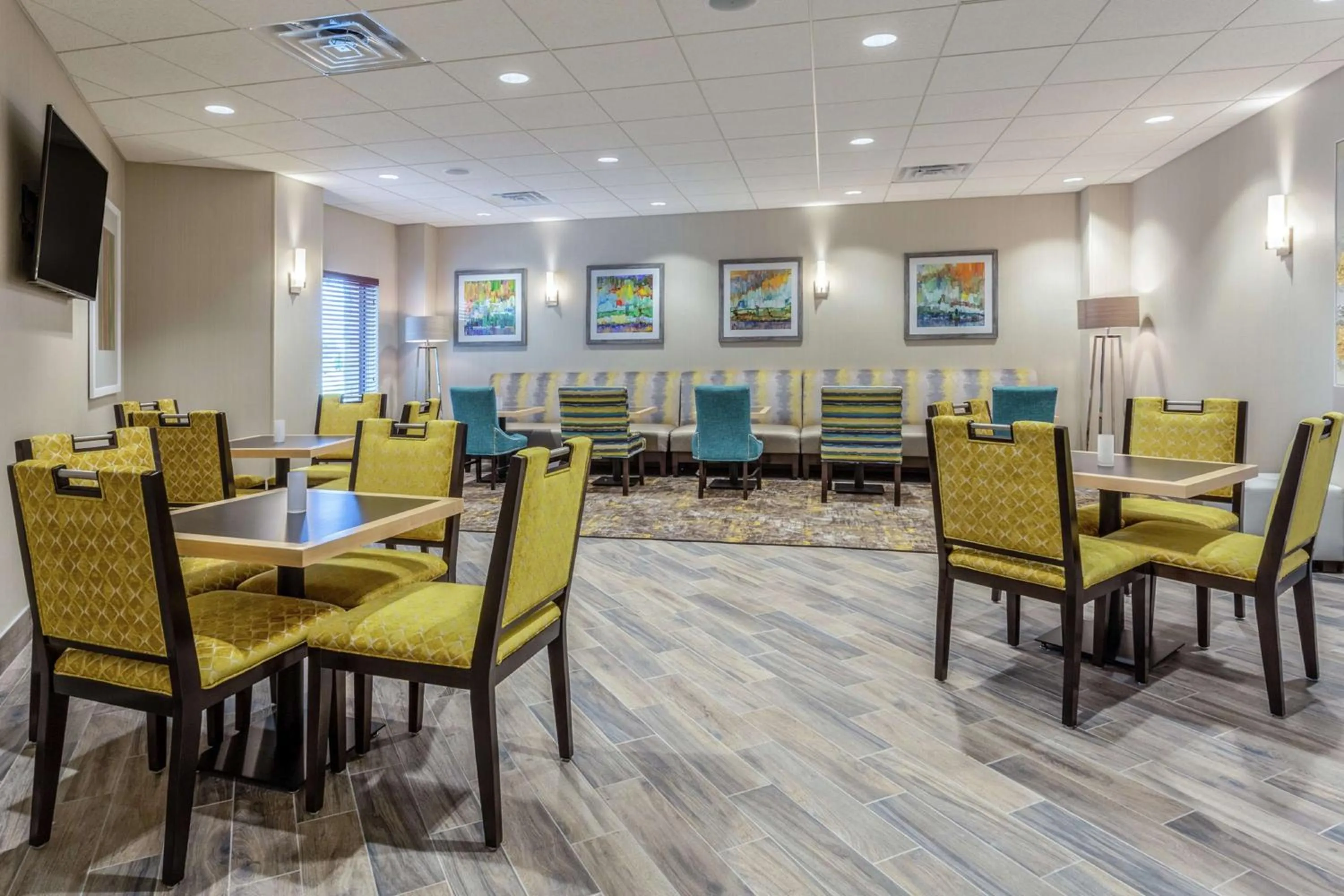 Lobby or reception in Hampton Inn & Suites Burlington